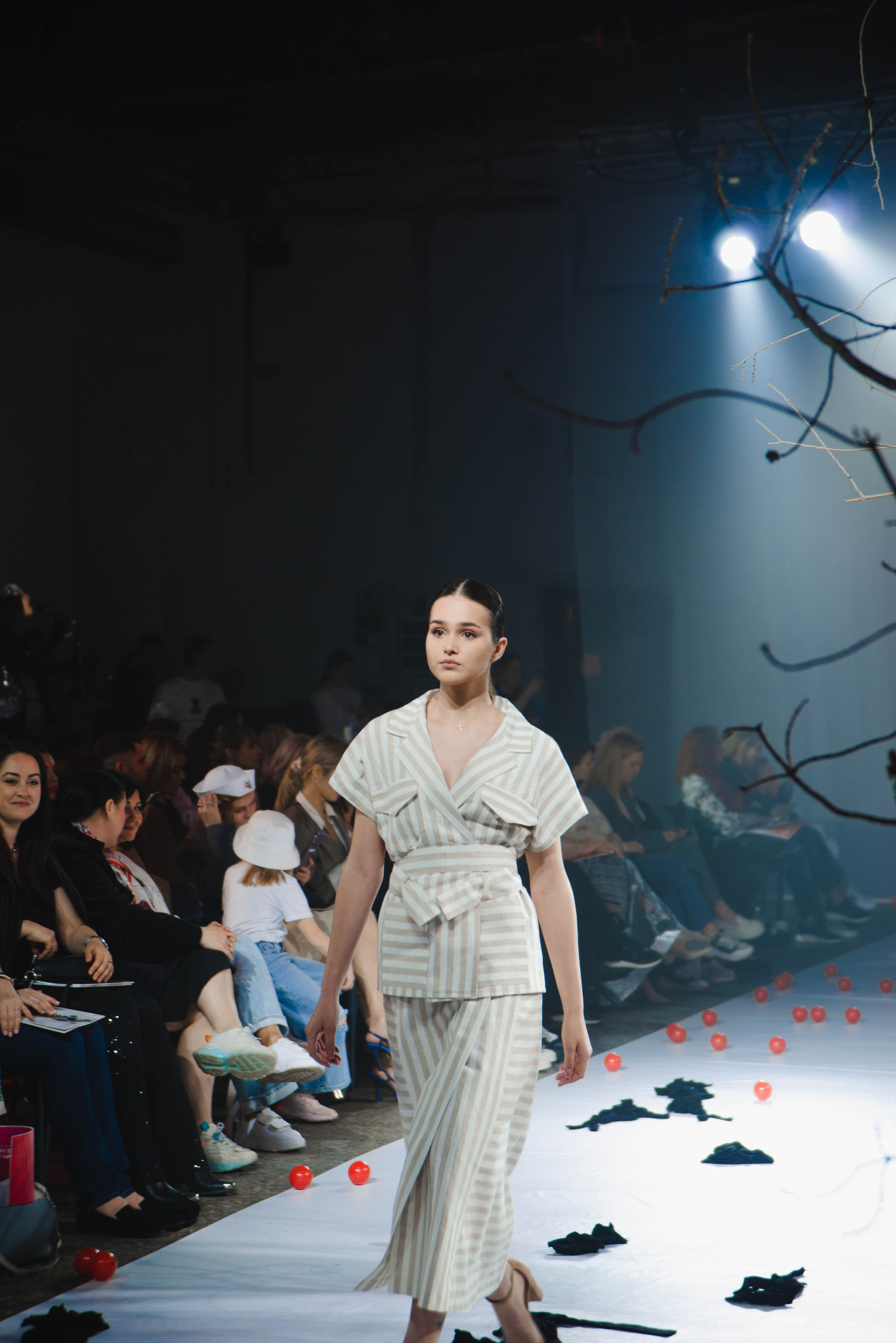 Показ «Красный Шум». Ксения Glossa. Портретный и репортажный фотограф в Самаре