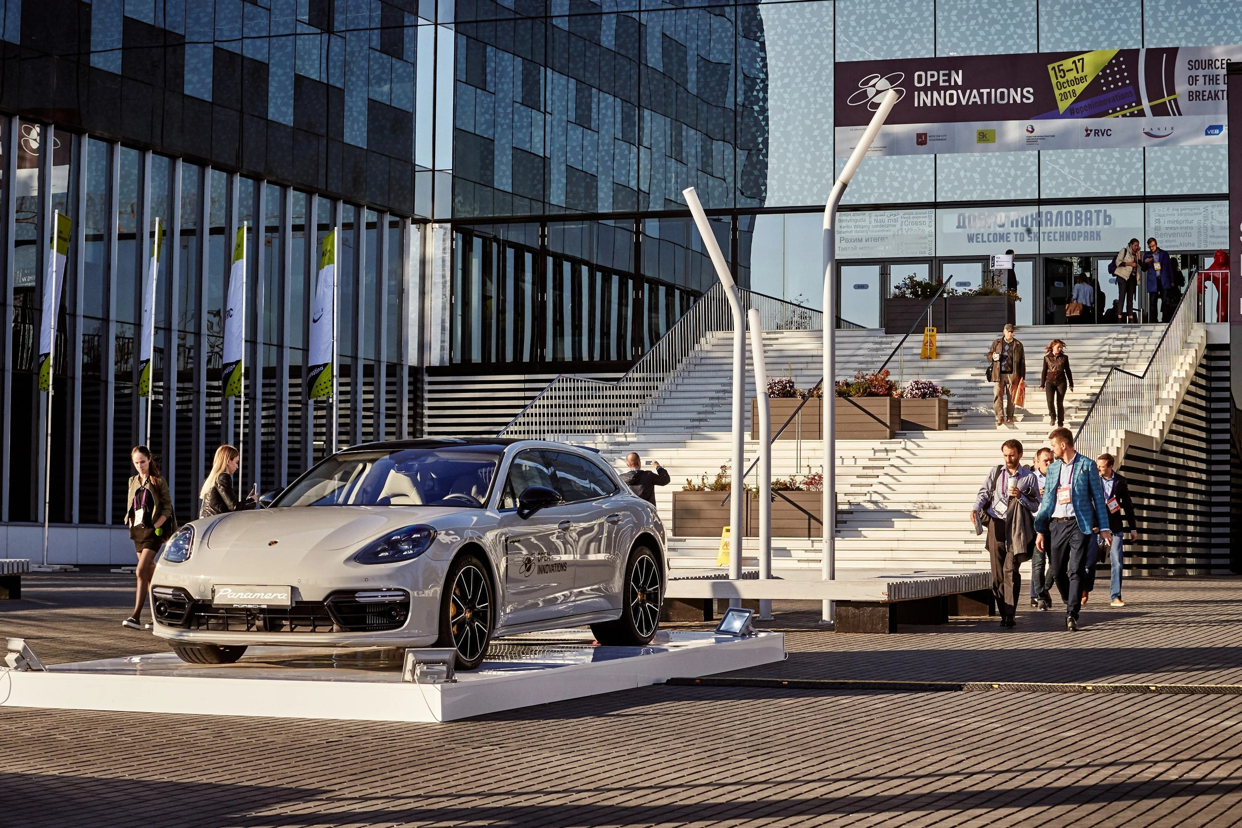 Porsche x Skolkovo promo. Спортивный и бизнес фотограф Арсений Голышкин