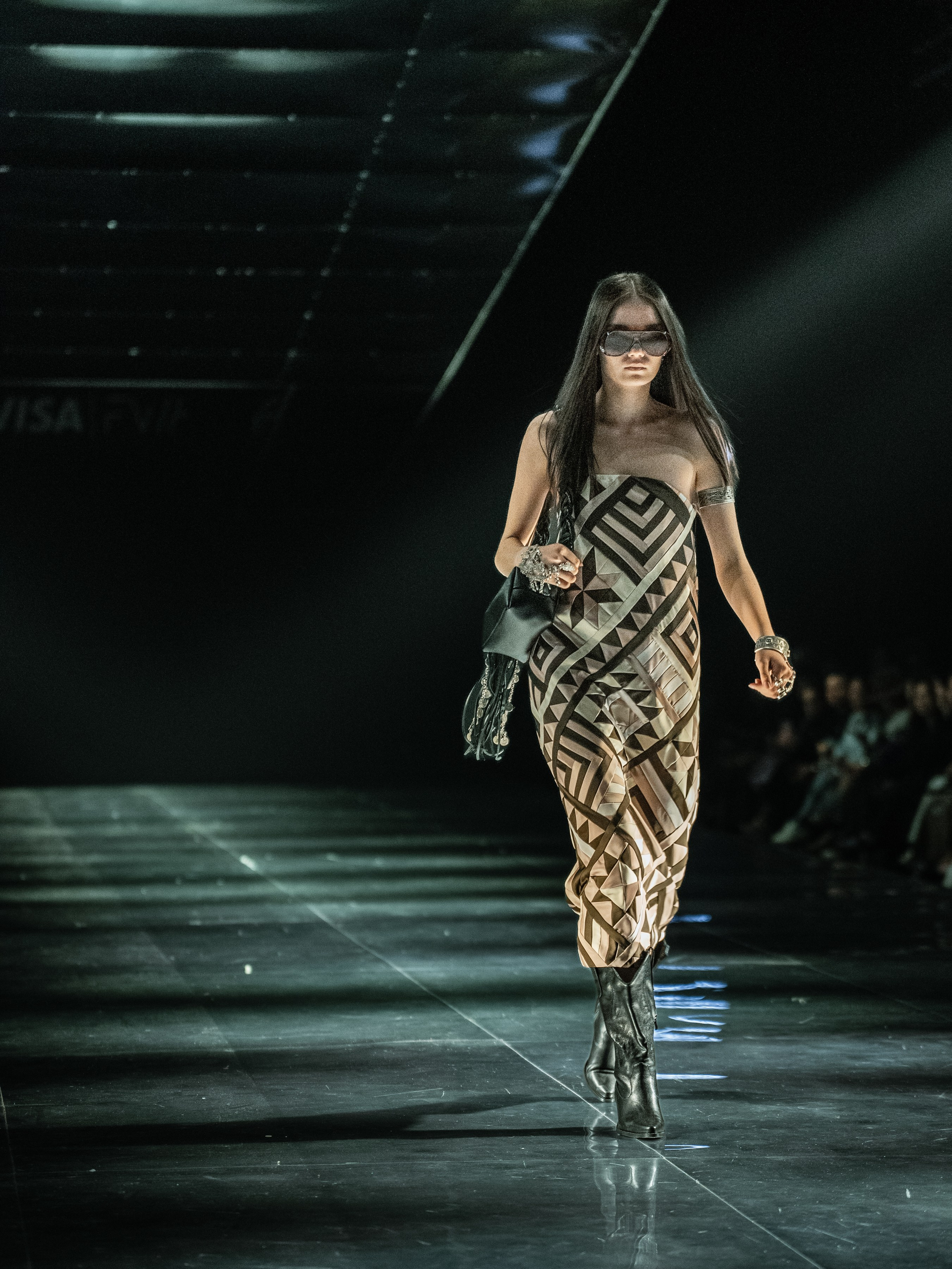 Visa Fashion Week Almaty Pre-Fall 2026 April Leonid Zherebtsov. Сайт Алматинского НЮ АРТ, будуар и фэшн фотографа Дениса Карпенко