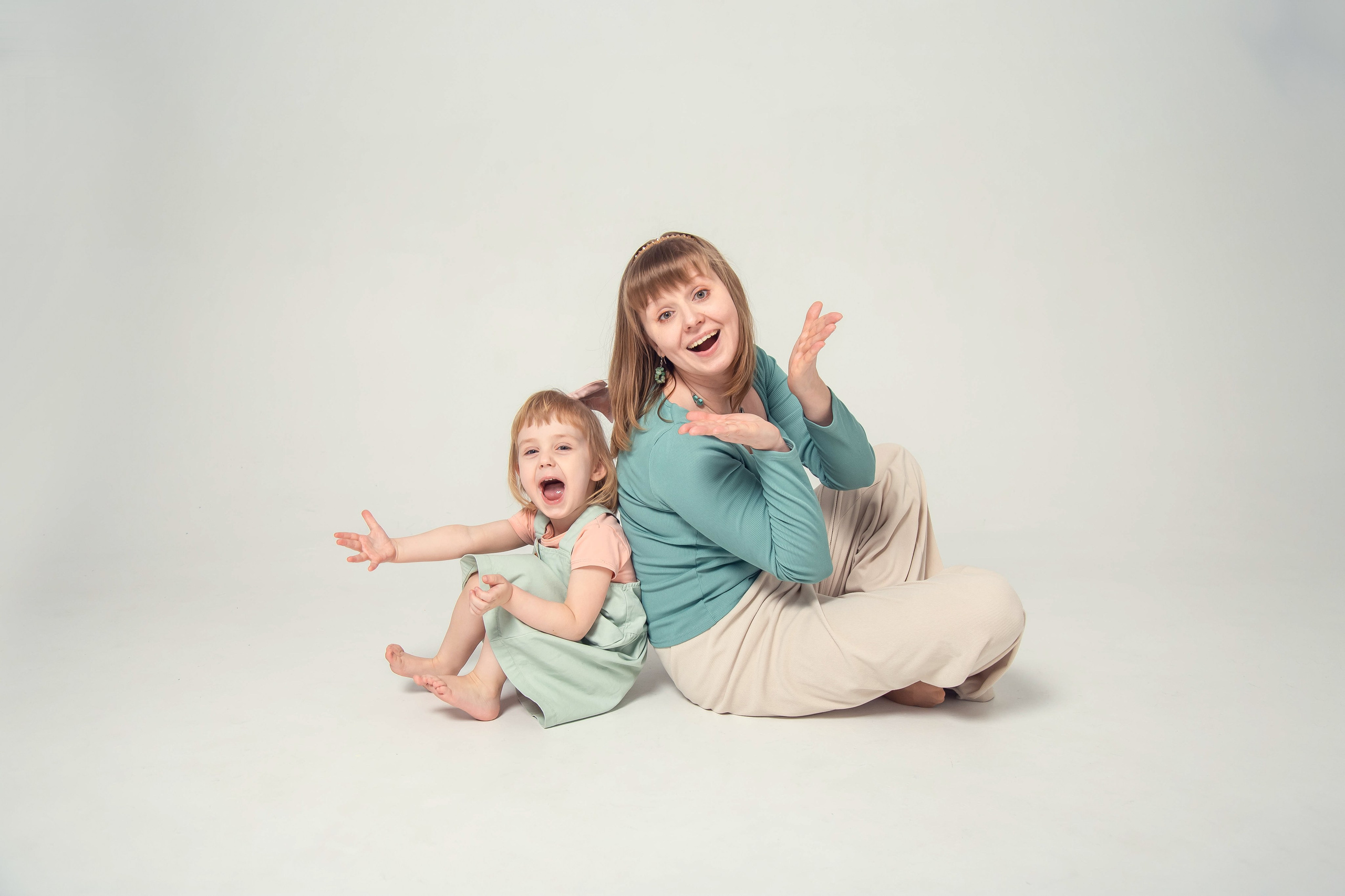 Семейная фотосессия в студии PHOTO ZALL в Москве. Семейный фотограф в Москве Влада Лунина