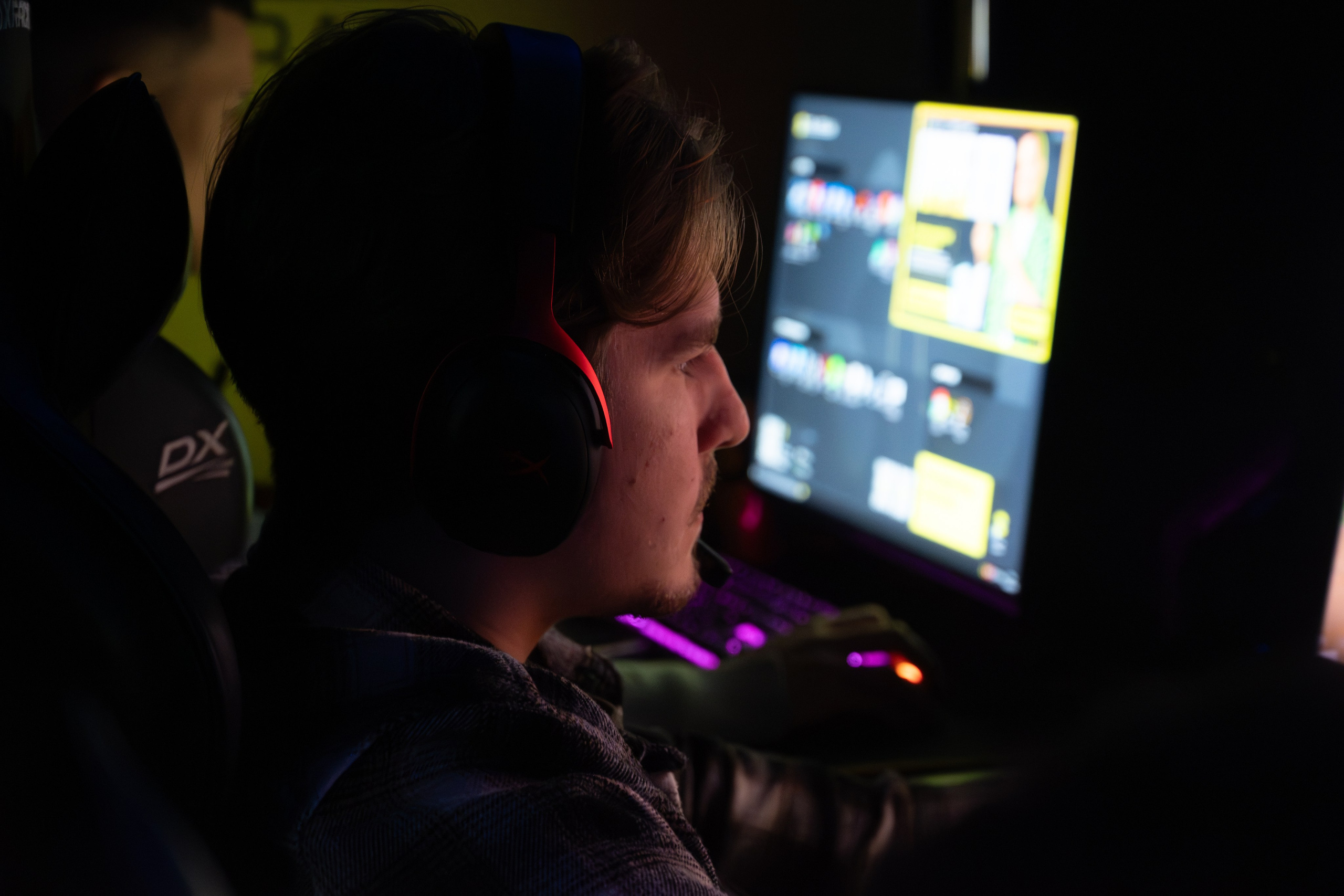Репортаж в киберспортивном клубе Kolizeum. Фотограф мероприятий в Москве