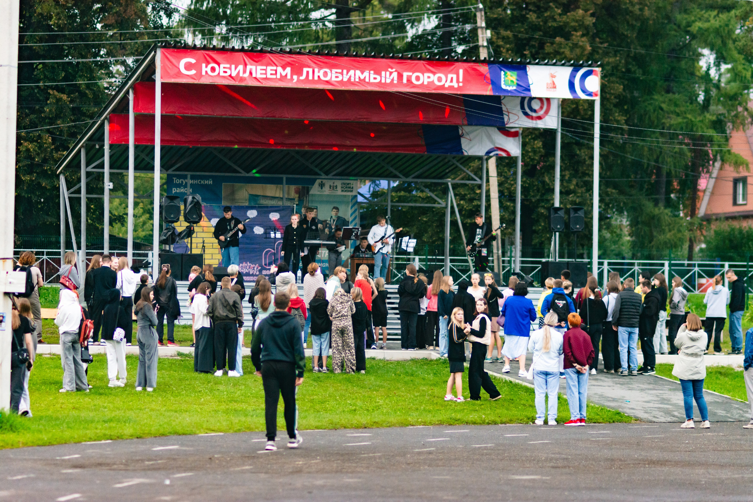 Кино на траве и ДР группы «Доктор Пепси». Алексей Маисеев | Свадебный и художественный фотограф в Новосибирске | Съемка на природе и в студии