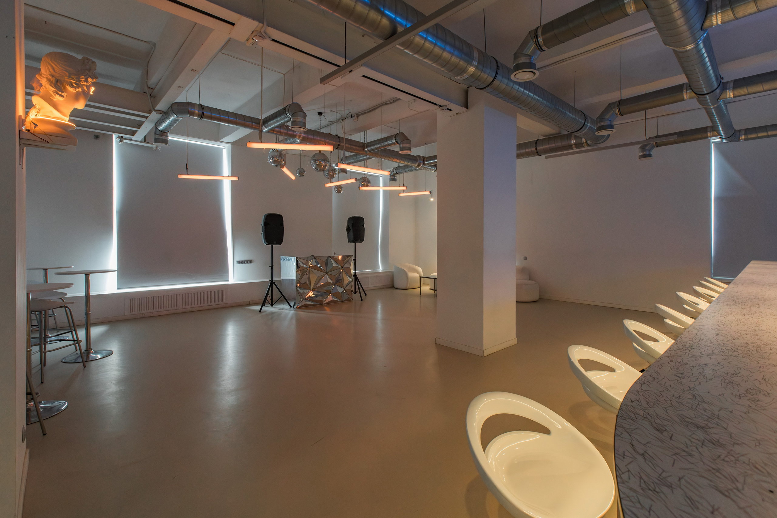 Mr. White (лето). Аренда лофта в СПб для мероприятий