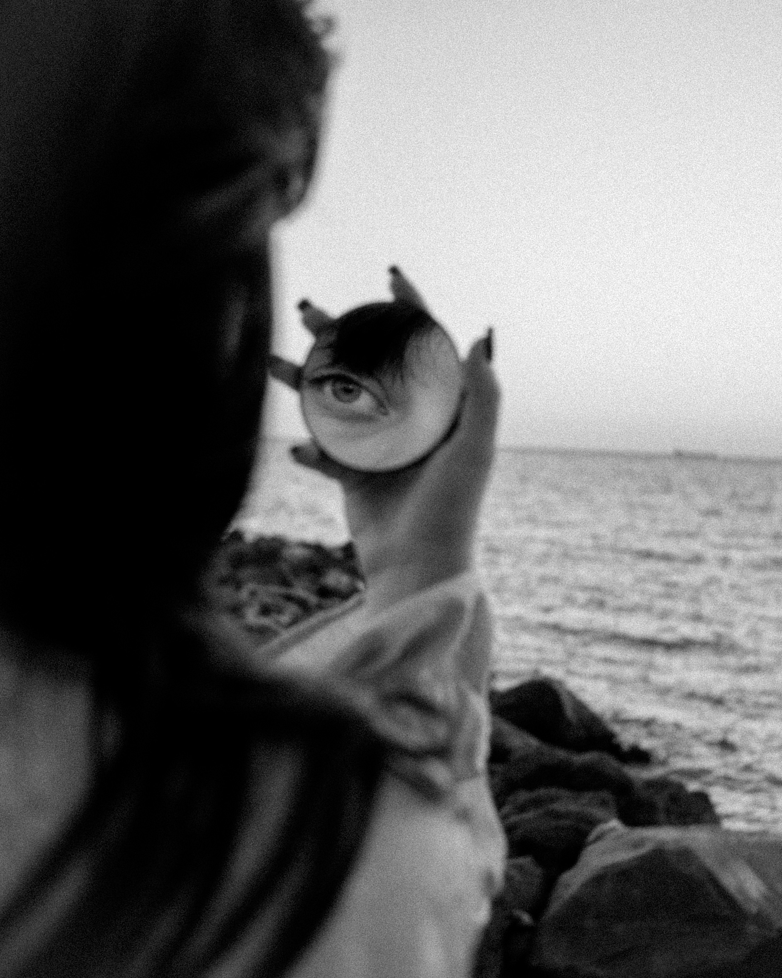 Фотосессия с цветным светом у моря