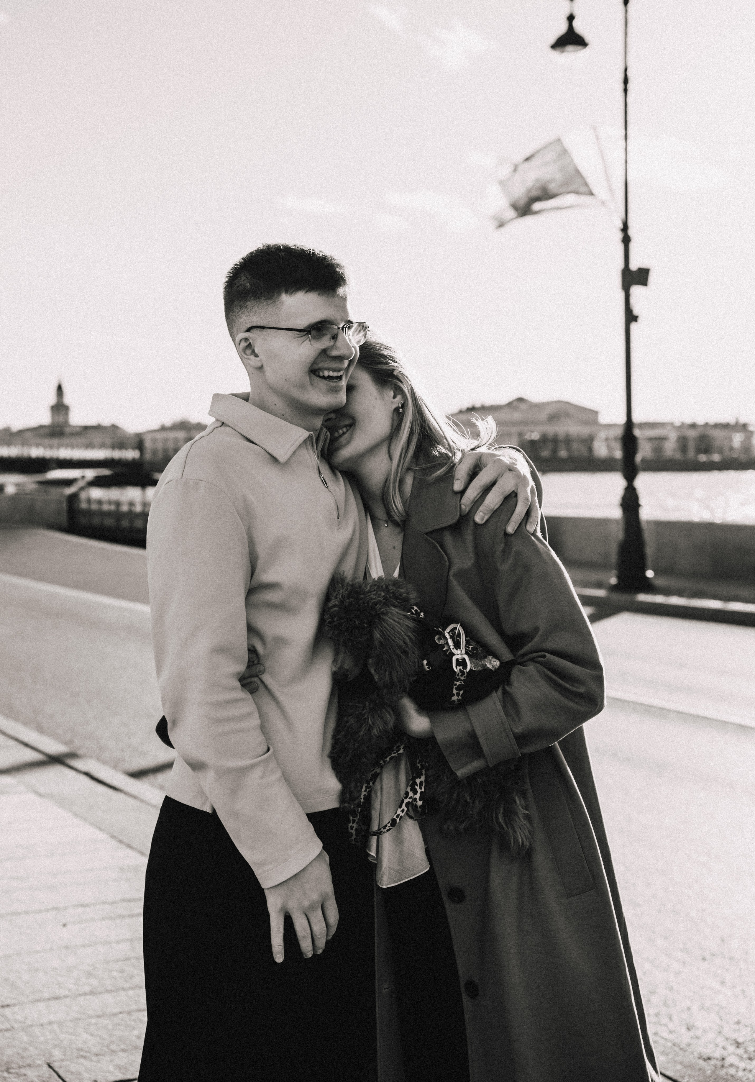 Парная фотосессия в Санкт-Петербурге. Фотосессия лавстори СПб. Федосова Елизавета - свадебный фотограф СПб. Фотосессия в Питере с собакой. Марсово поле. Зимняя канавка. Фотосессия у Невы.
