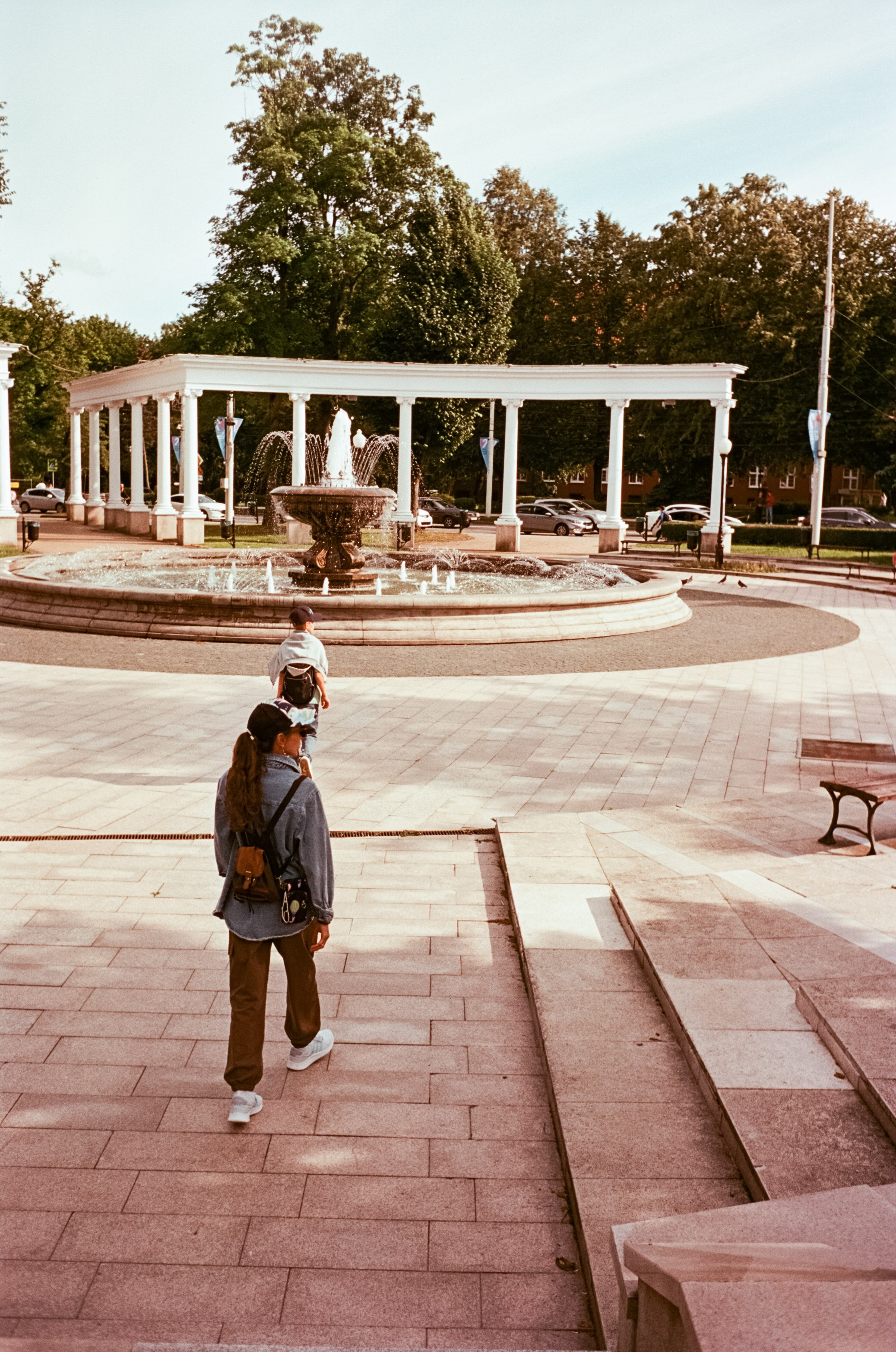 Калининград в солнечный день 7 июля 2024 года / Aerocolor IV / Minox 35GT (2)