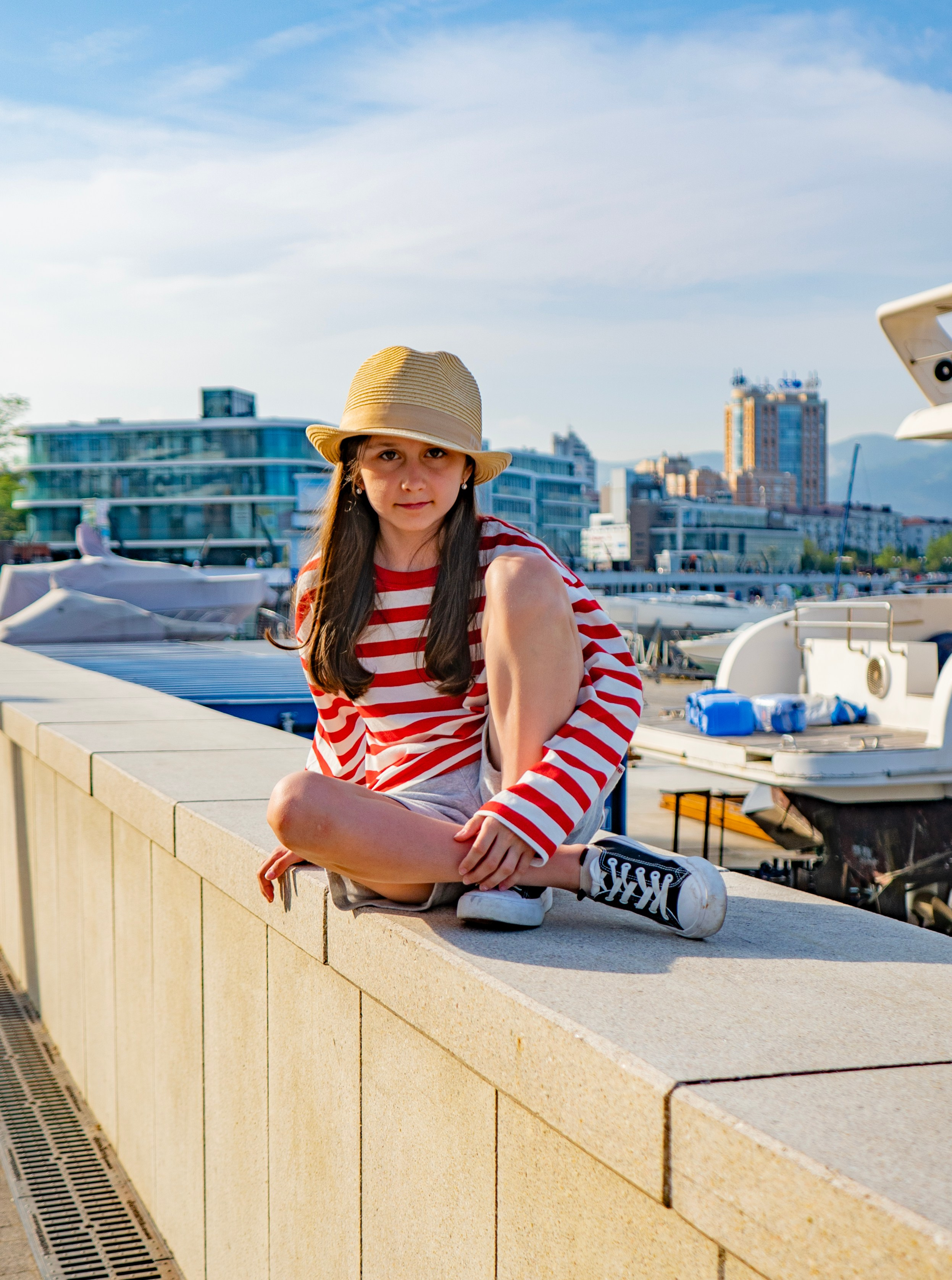 Съемка в центре Новороссийска. Семейный и детский фотограф Екатерина Черняева. Снимаю портреты, love story, фотопрогулки, работаю на улице, в кафе, студии, дома у клиента