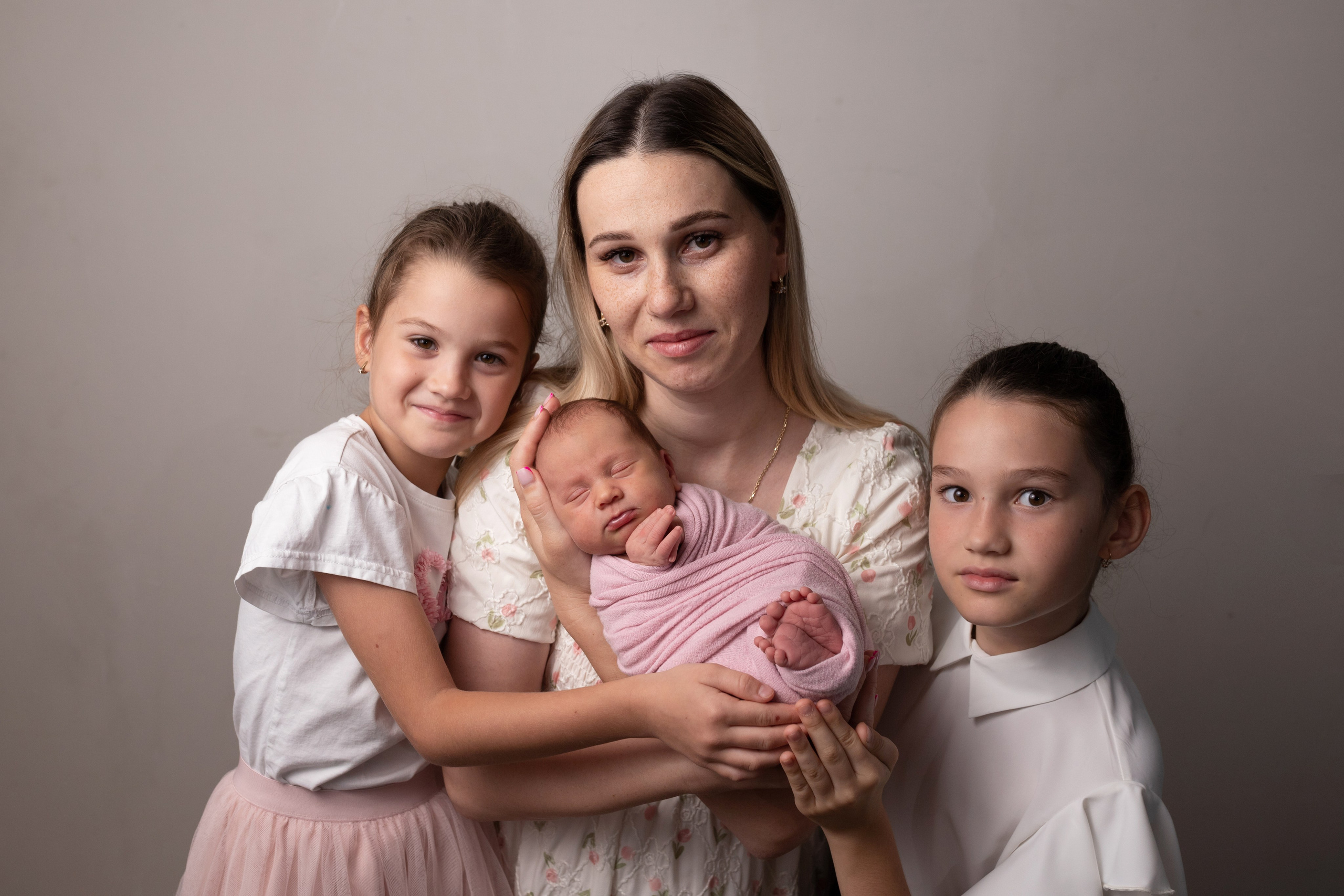 Кадры малыша с родителями. Фотограф новорождённых Анапа Елена Кушнарь