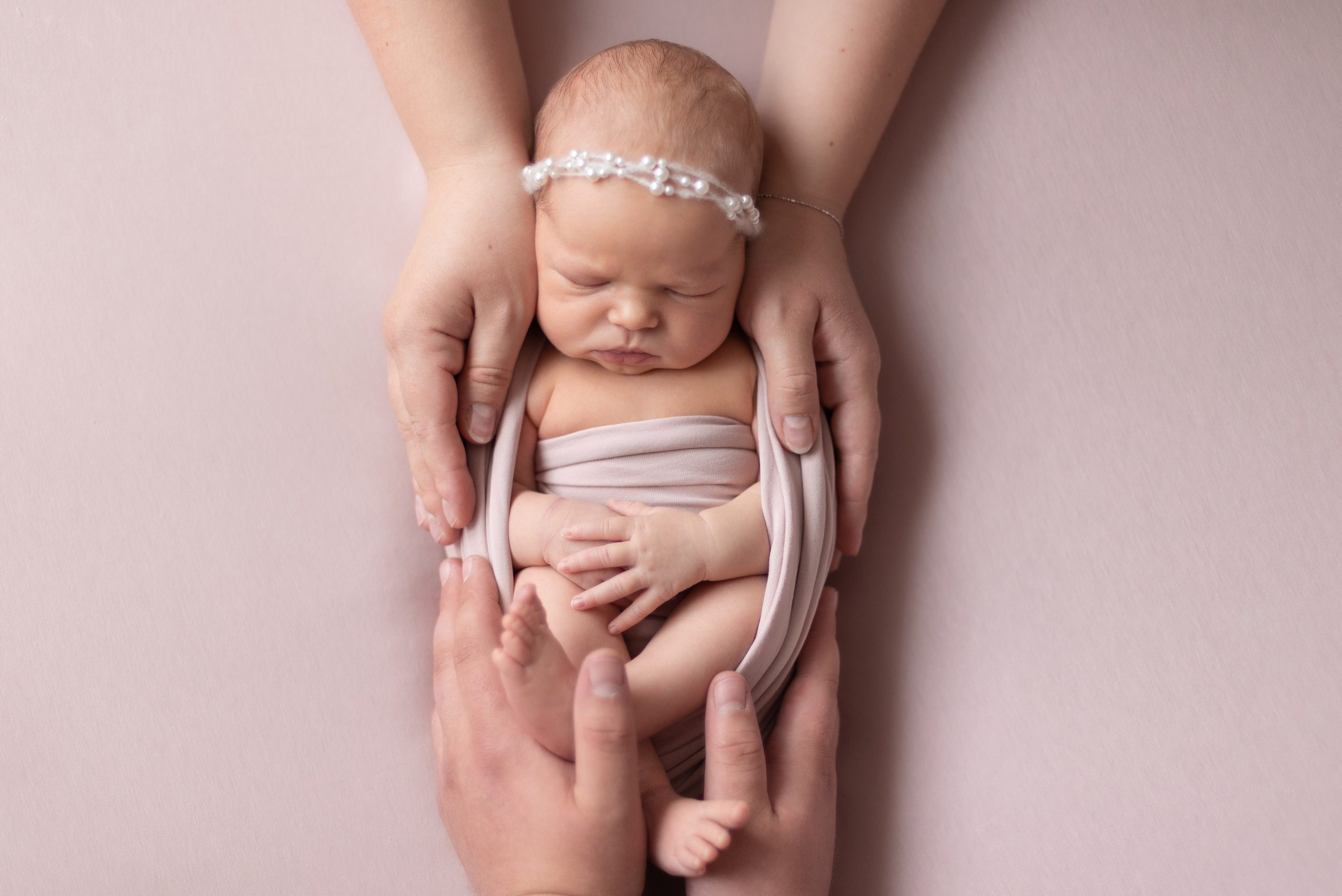 Фотосессия новорожденного. Профессиональный фотограф новорожденных Тверь