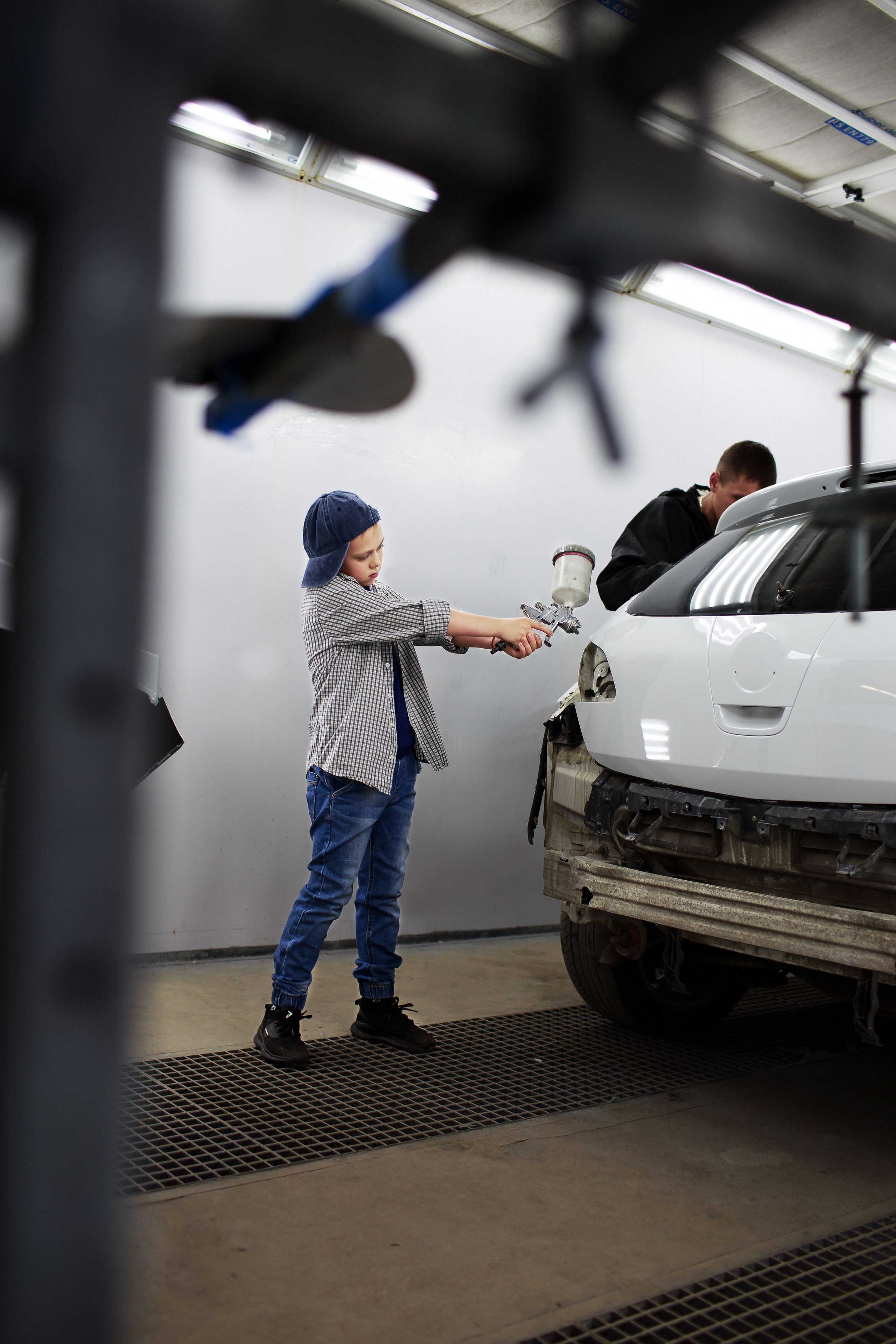 Детский портрет, Семейный фотограф Тула, Фотосессия в Туле, детская фотосессия, Фотосессия в автомастерской, Дети и автомобили