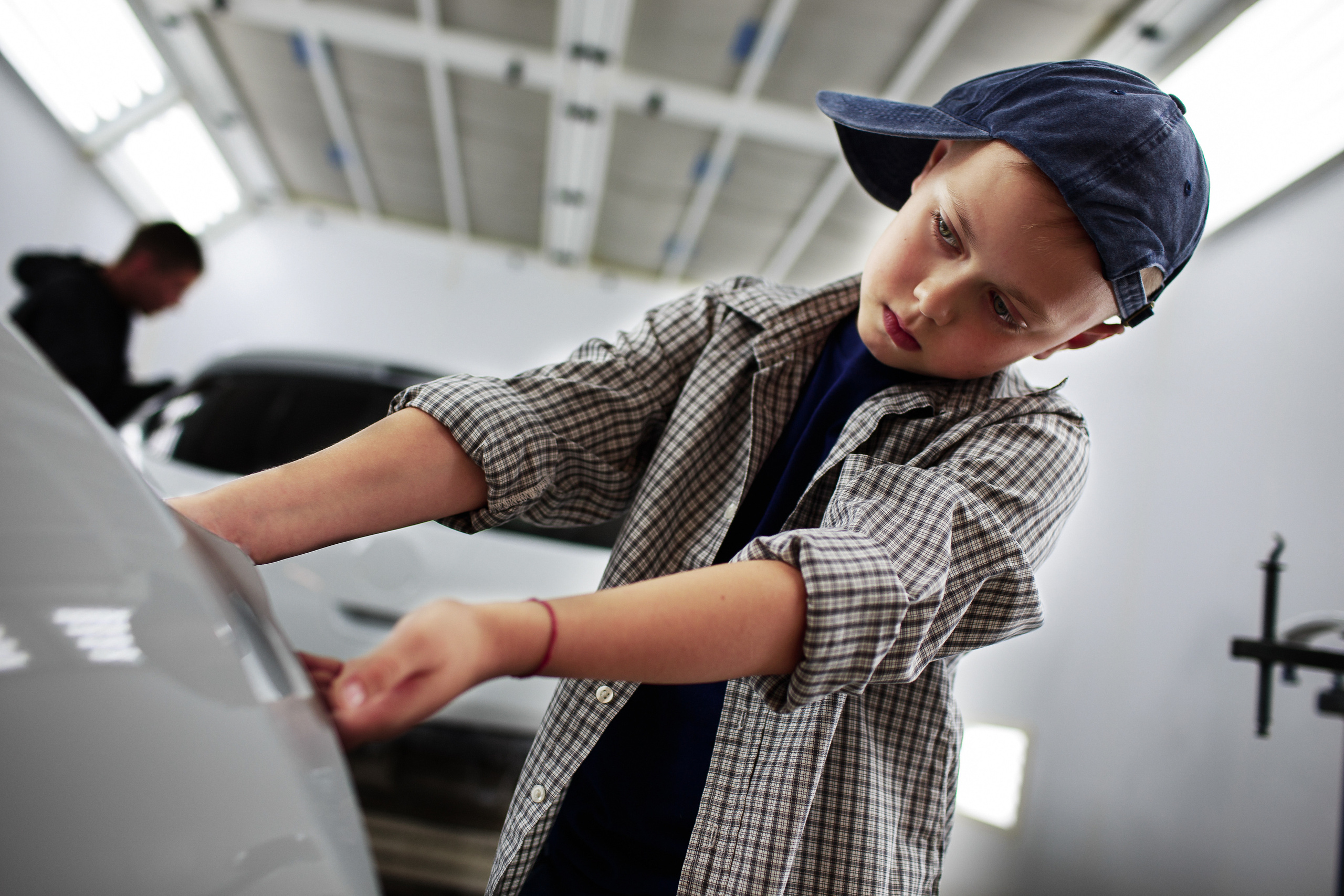 Детский портрет, Семейный фотограф Тула, Фотосессия в Туле, детская фотосессия, Фотосессия в автомастерской, Дети и автомобили