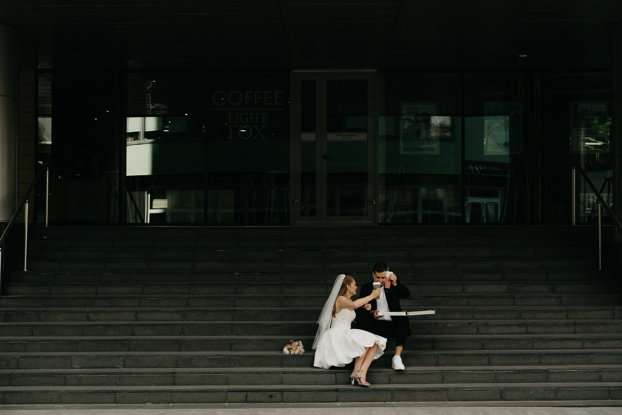 «ты красивый» — «нет, ты!». Свадебный фотограф Александра Тюлякова