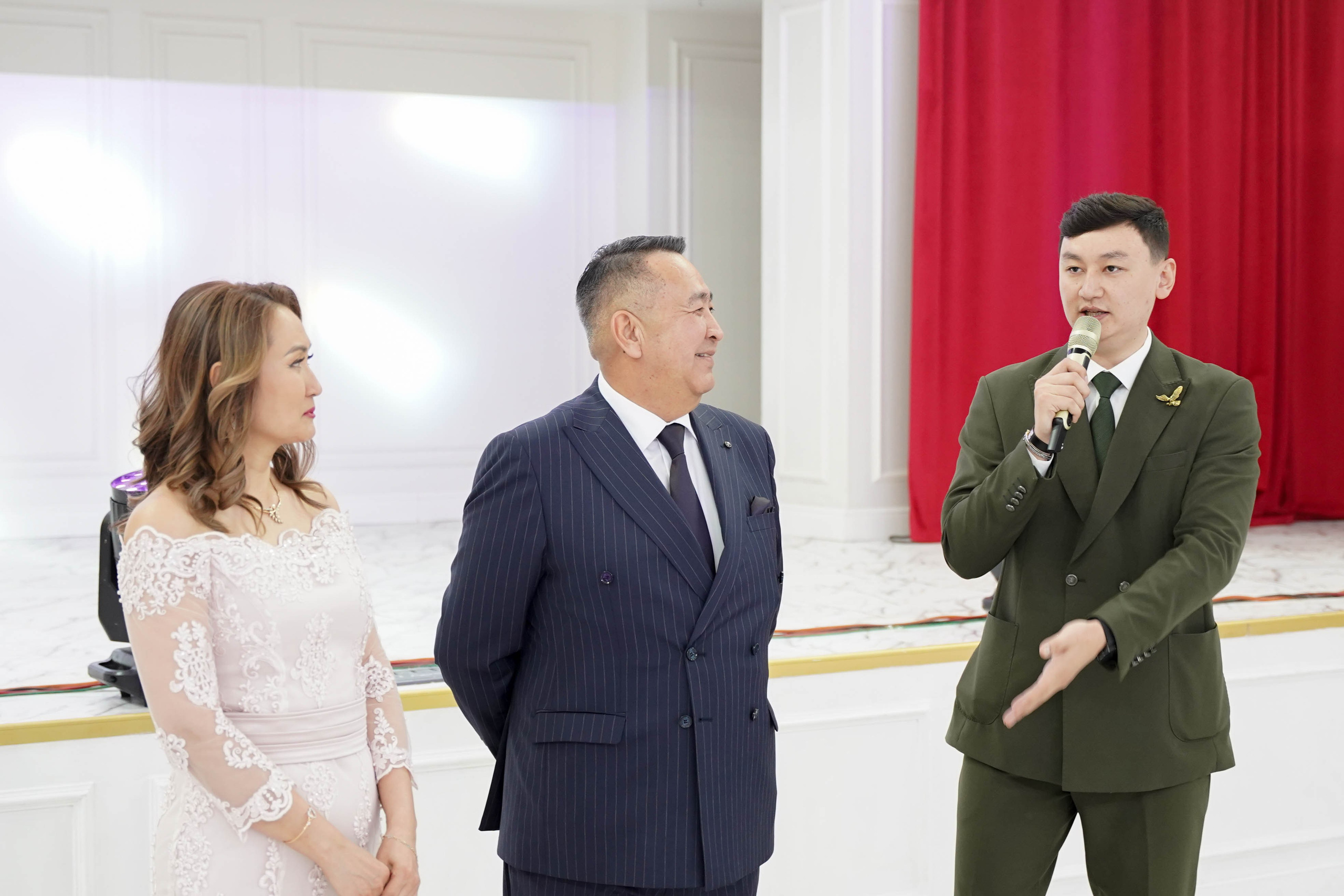 Dana uzatu. Фотограф Ернар Ержанов