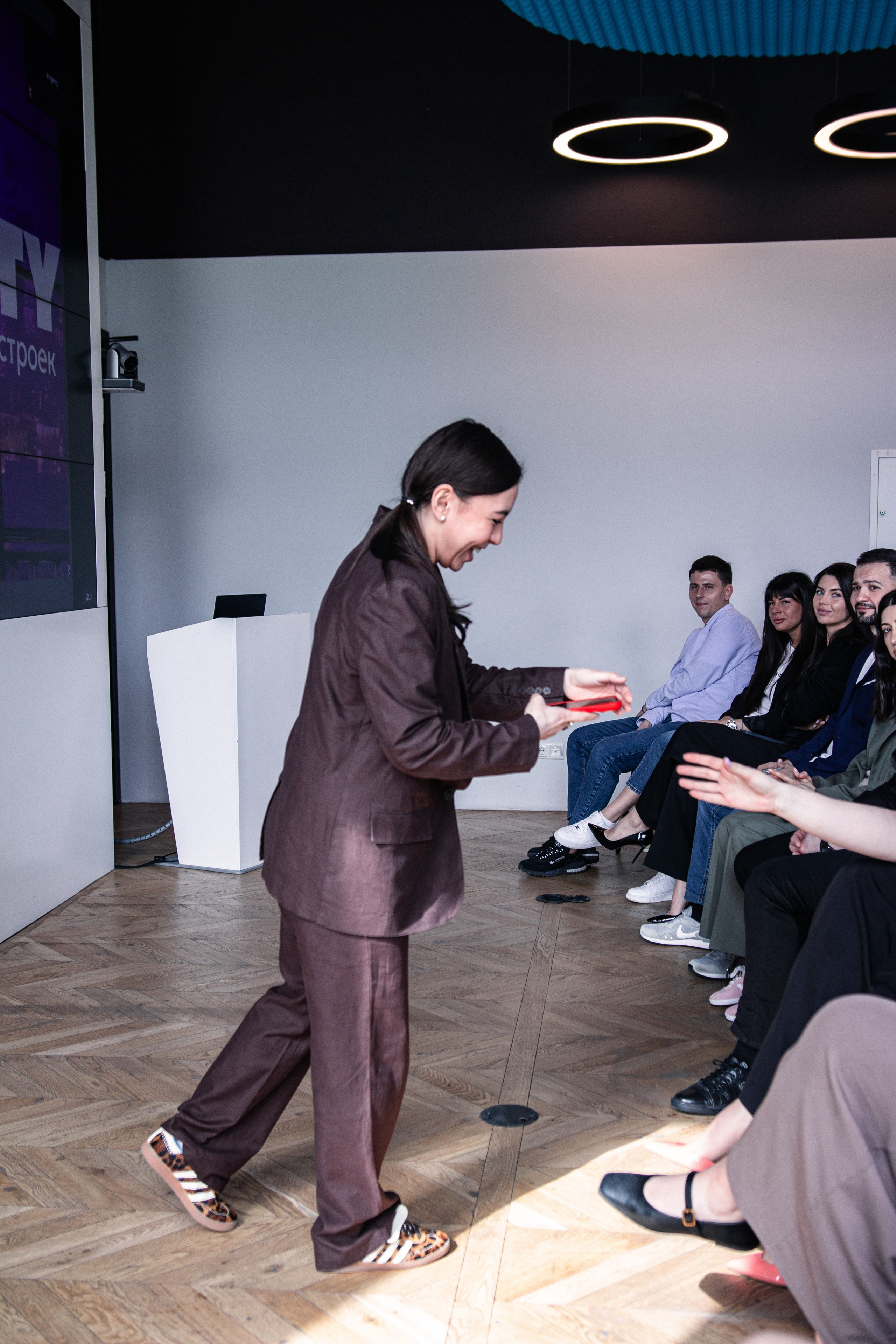 Планерка компании недвижимости. Фотограф Москва — личные фотосессии, лавстори в студии