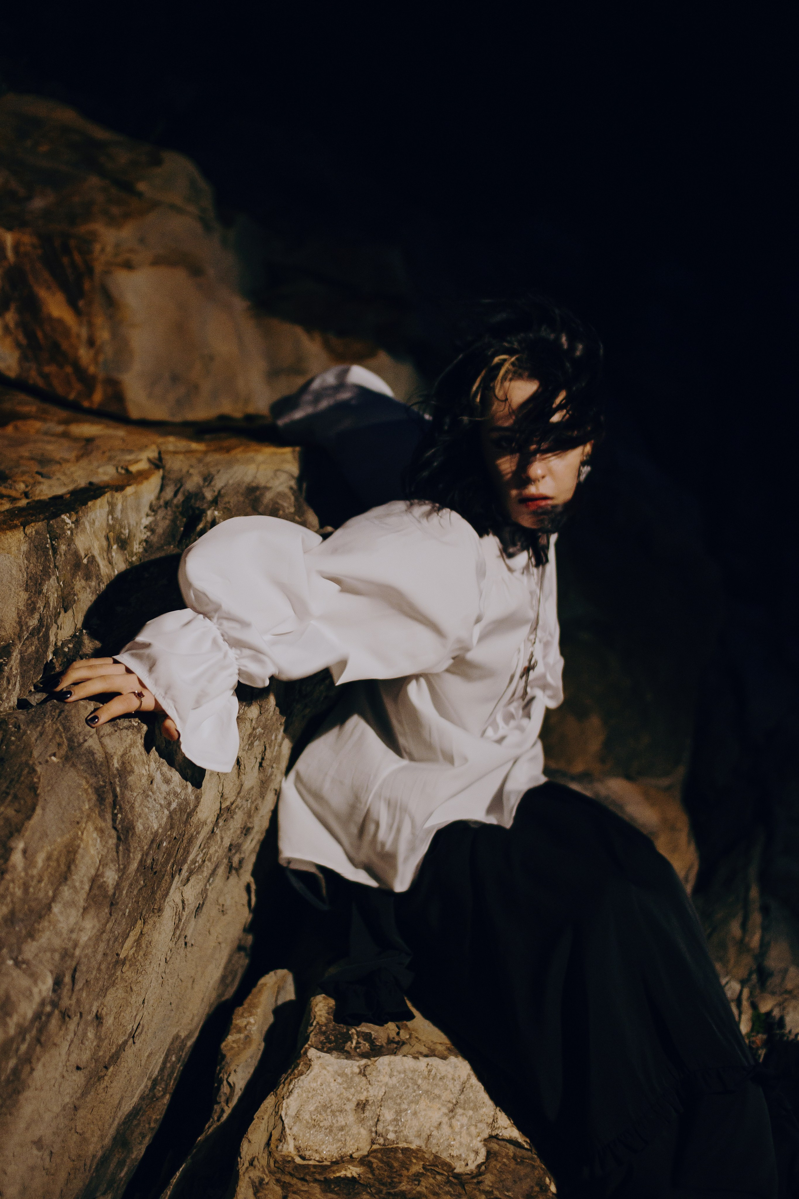 Съёмка у моря с оленьими рогами