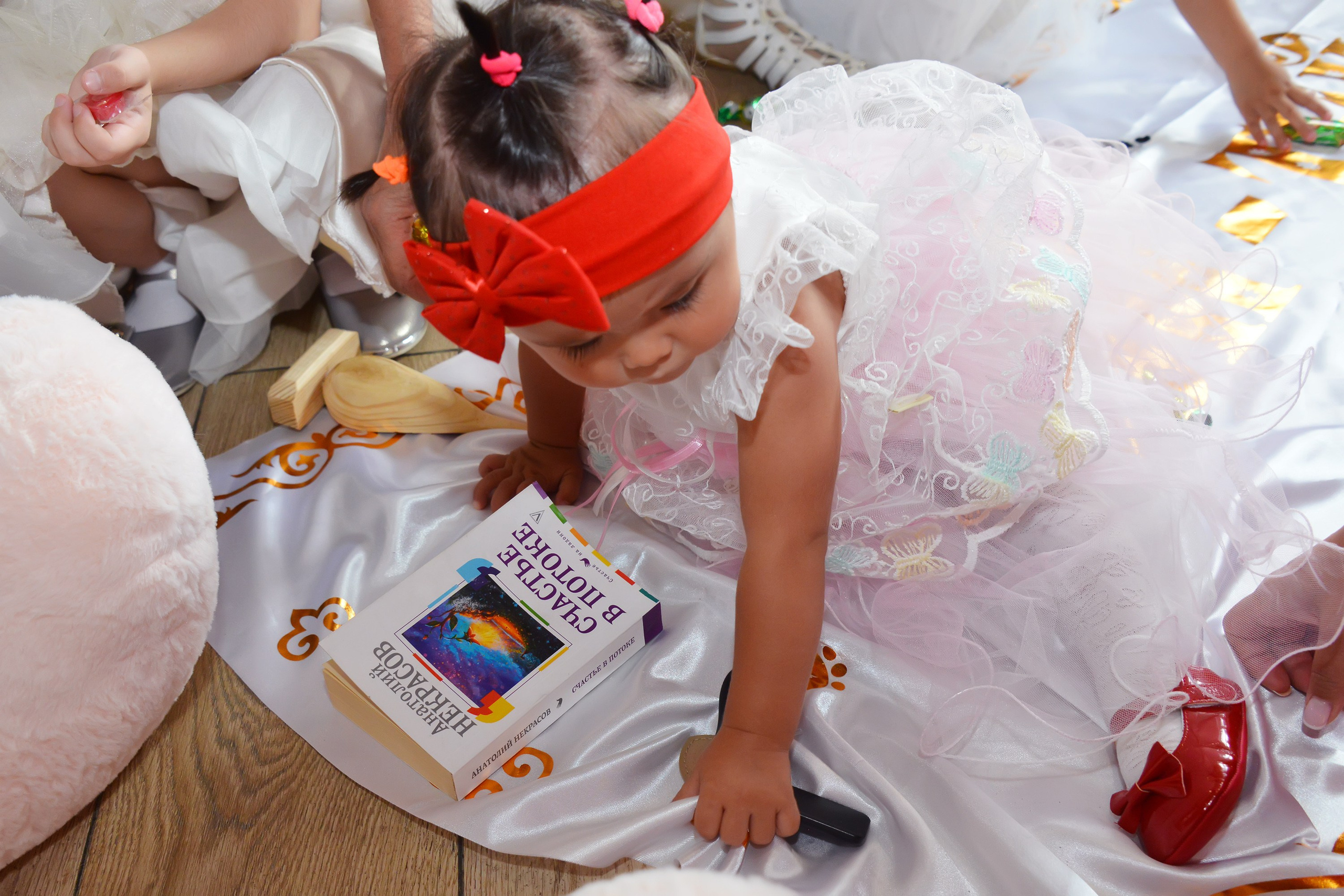 Дети-5 (Адель-1годик). Фотосъёмка. Фотограф Сергей Авдеев-семейный и детский фотограф в Алматы