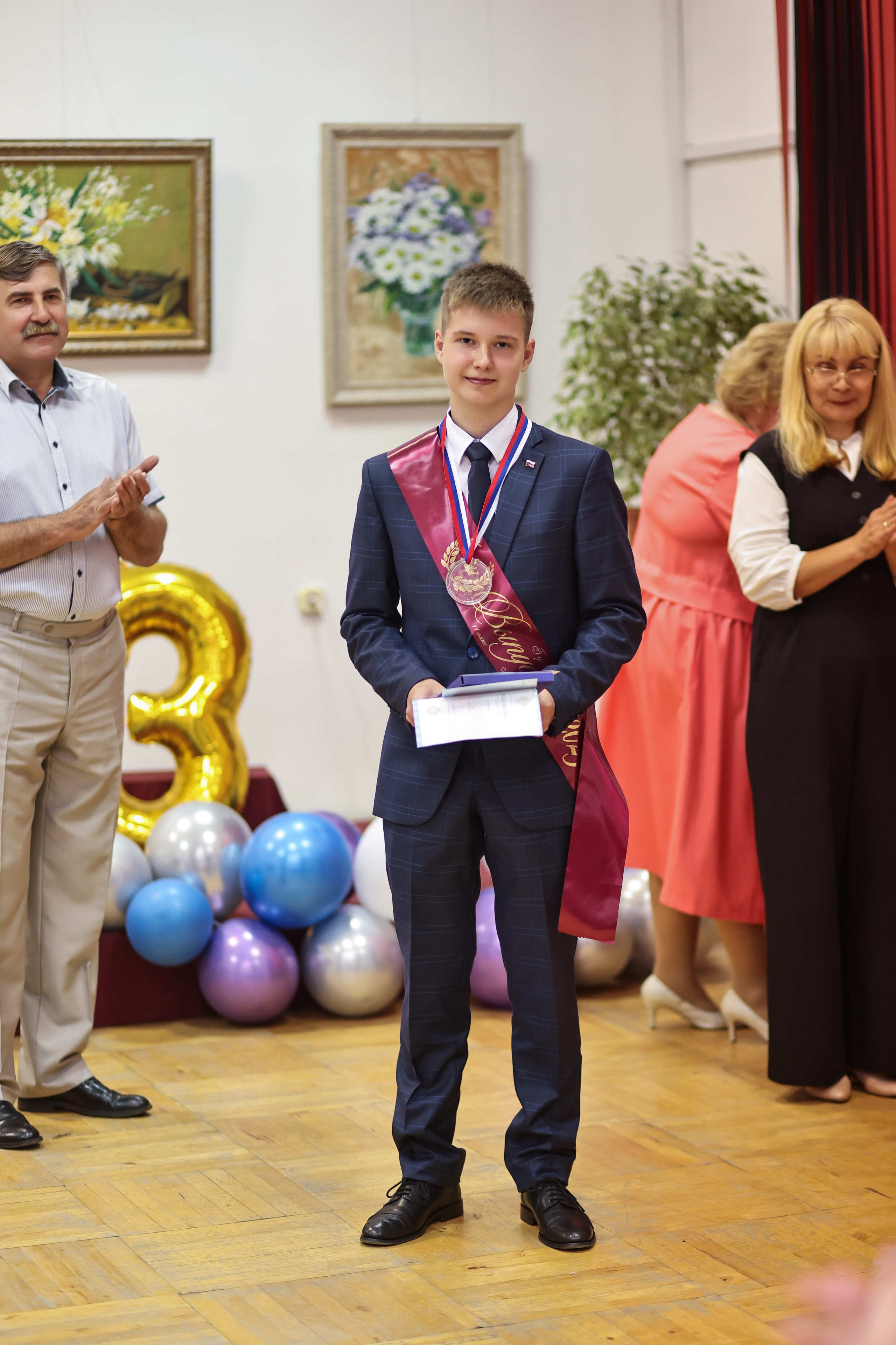 Вручение аттестатов. Школа № 7, выпускники 11 класса 2023 г. Студия выпускных альбомов Остров