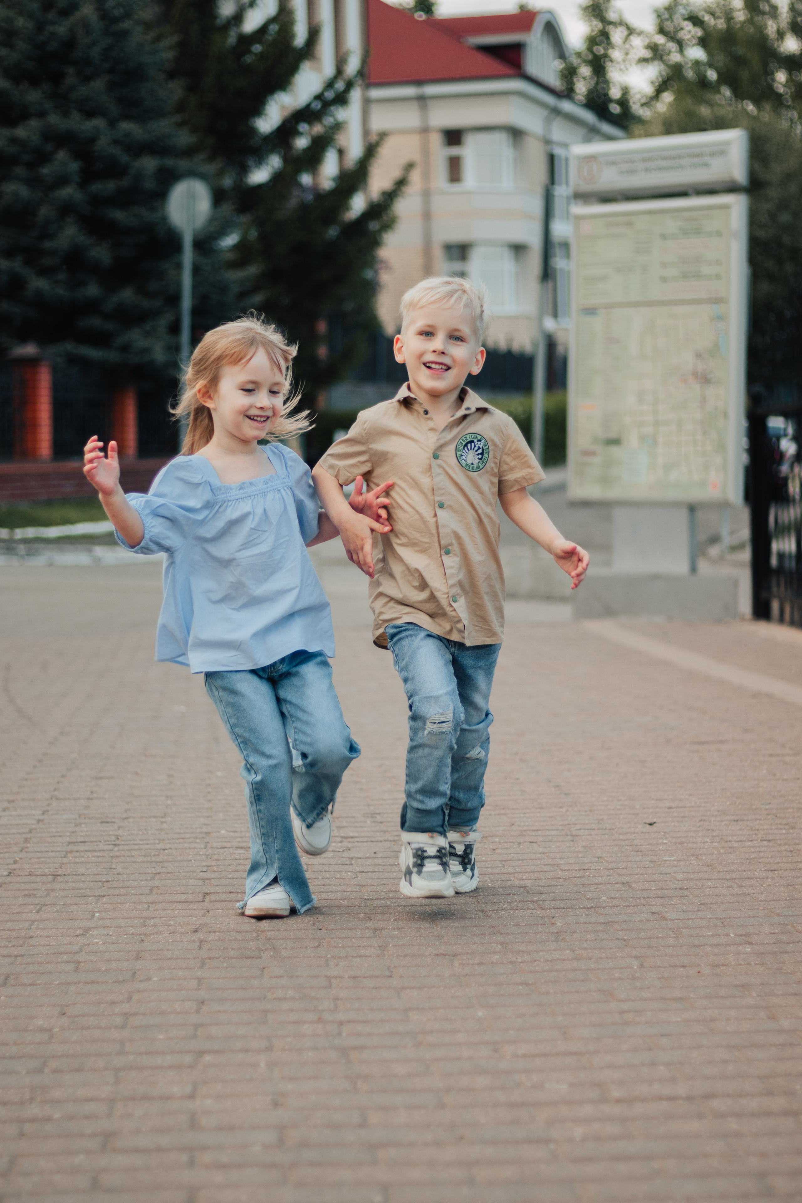 Прогулка с мамой по городу