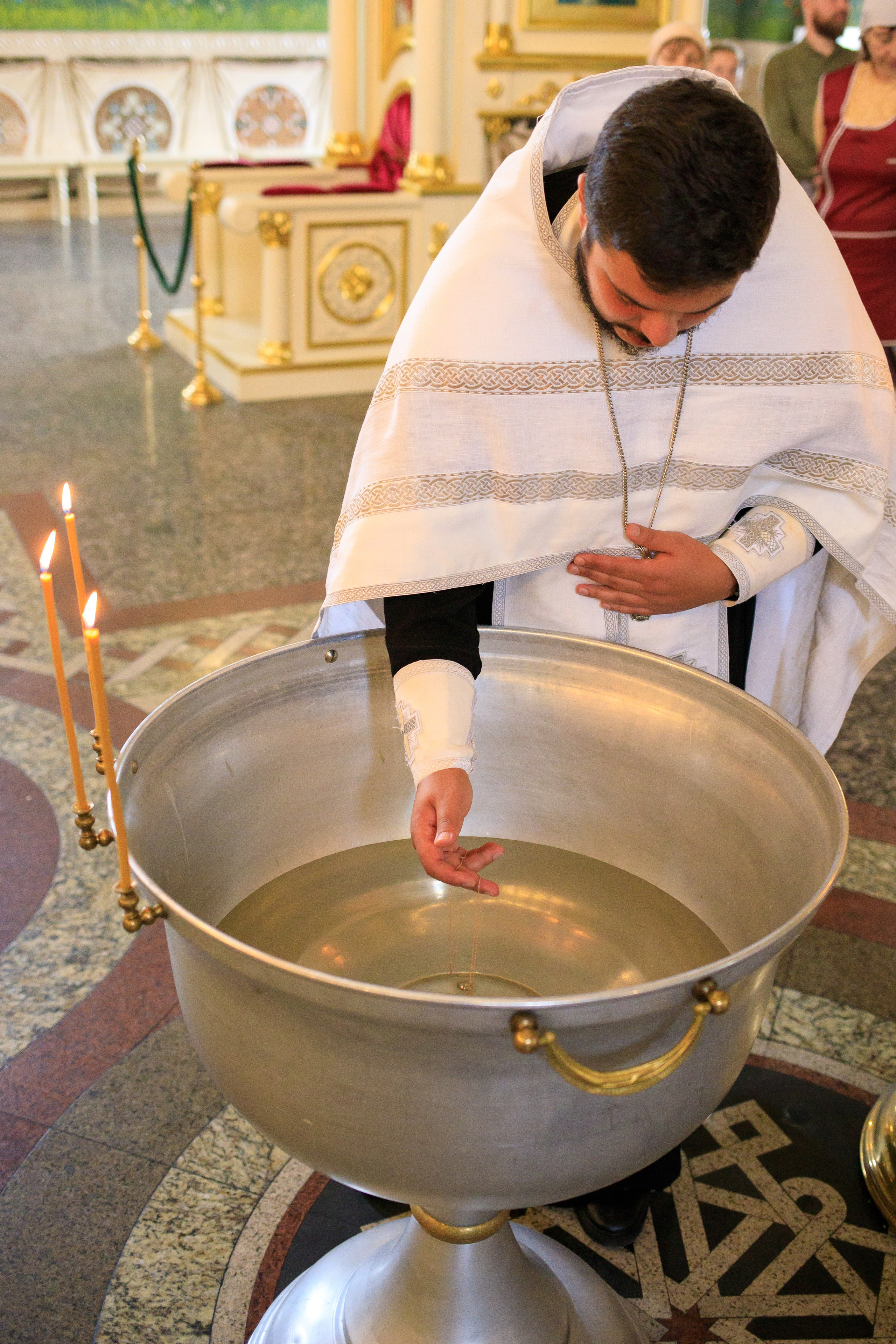 Фотосъёмка таинства крещения и крестин в городах Я фотограф снимающий венчания в городах Минеральные Воды, Пятигорск, Кисловодск, Ессентуки,. Репортажный и свадебный фотограф Пятигорск и КМВ