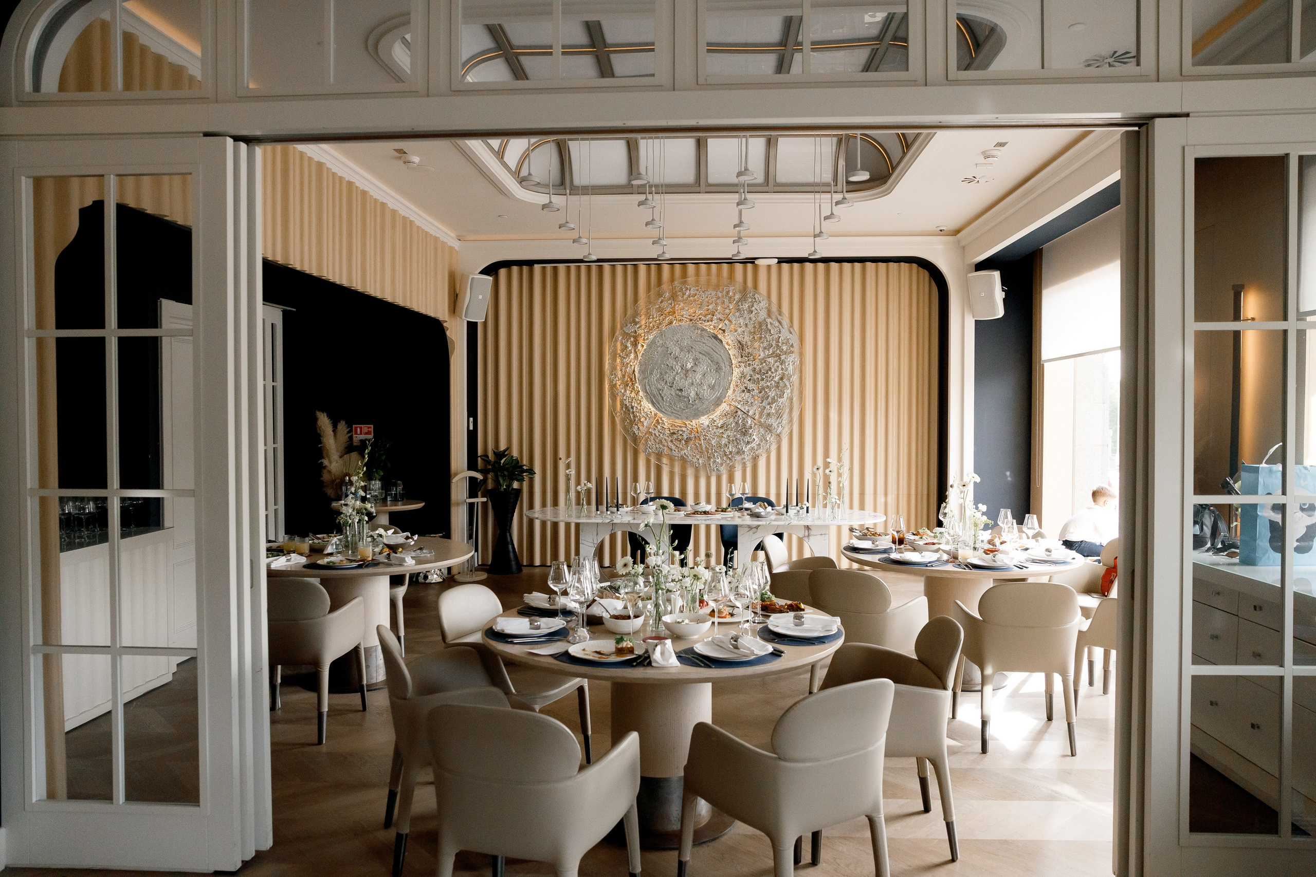 Свадьба в отеле Мовенпик и роспись в Регистрация брака в особняке «Роял». Свадебный фотограф в Москве и Санкт-Петербурге Денис Ходюков