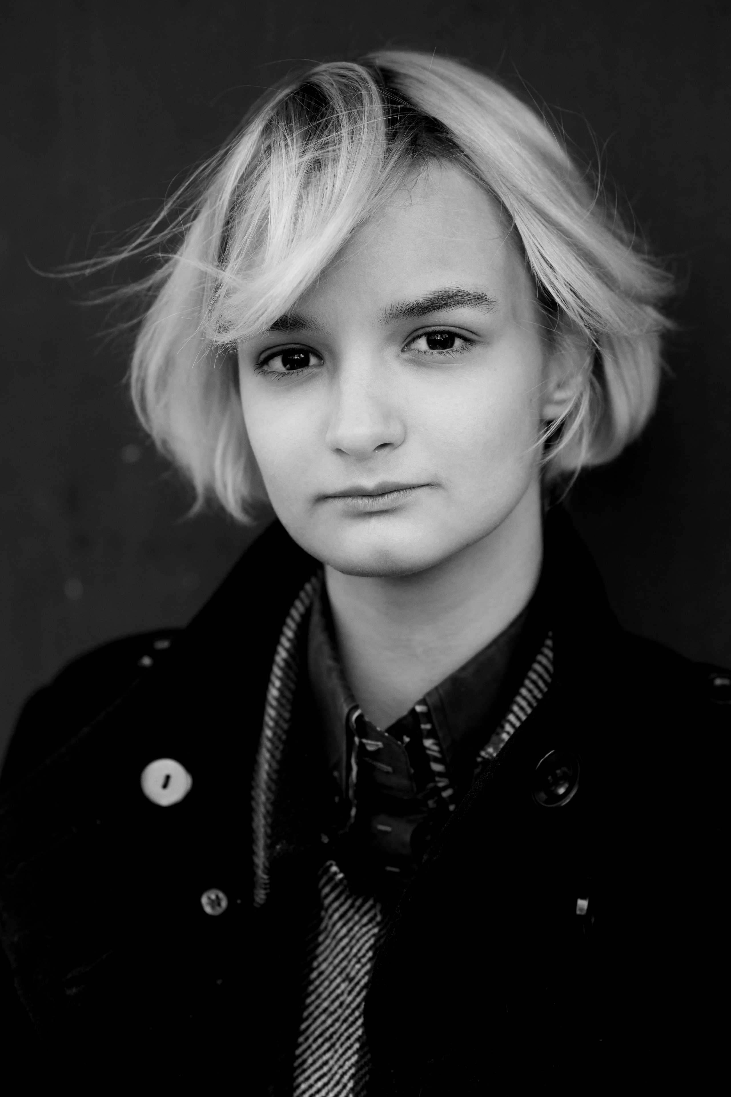 Фотосессия девочки подростка в осеннем саду. Главная