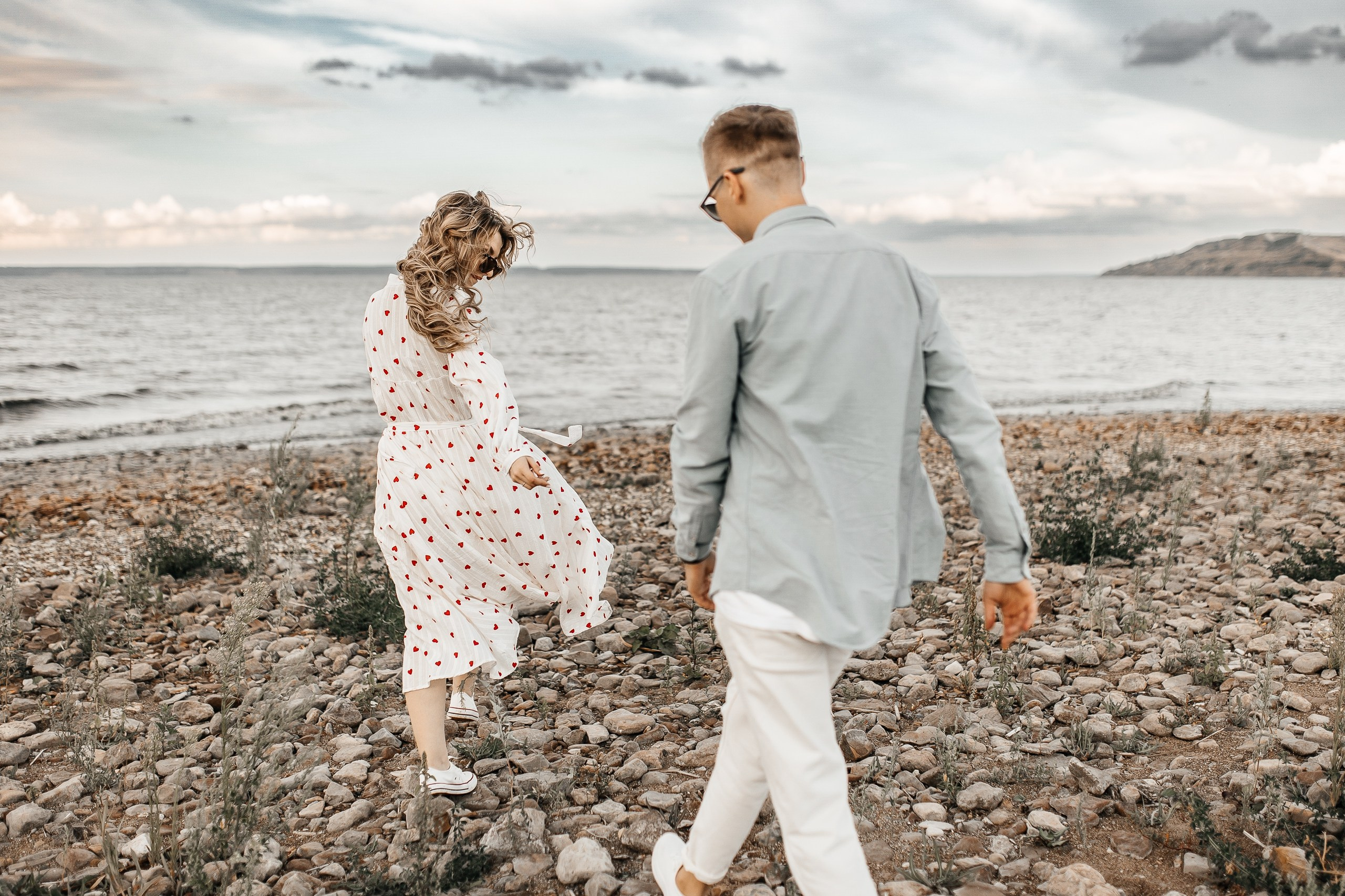 Здравствуйте! Я&nbsp;свадебный фотограф из&nbsp;Ульяновска, работаю в&nbsp;том числе по&nbsp;всей России и&nbsp;с&nbsp;выездом за&nbsp;границу. Снимаю свадьбы, lovestory, корпоративы, светский репортаж. Провожу обучение по&nbsp;фотографии, мастер-классы и&nbsp;воркшопы для других фотографов.