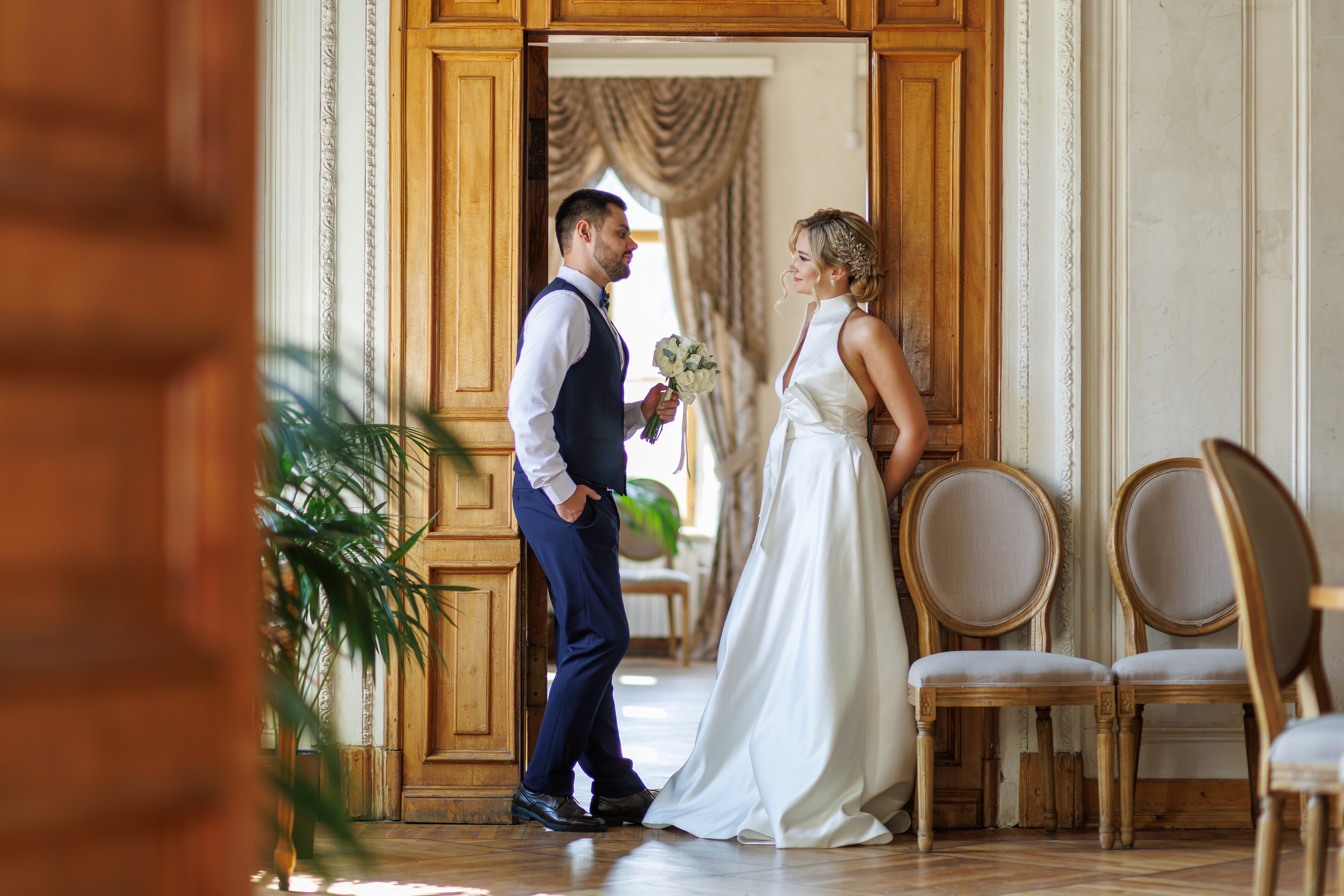 Свадебная фотосессия в библиотеке-читальне им. А.С. Пушкина