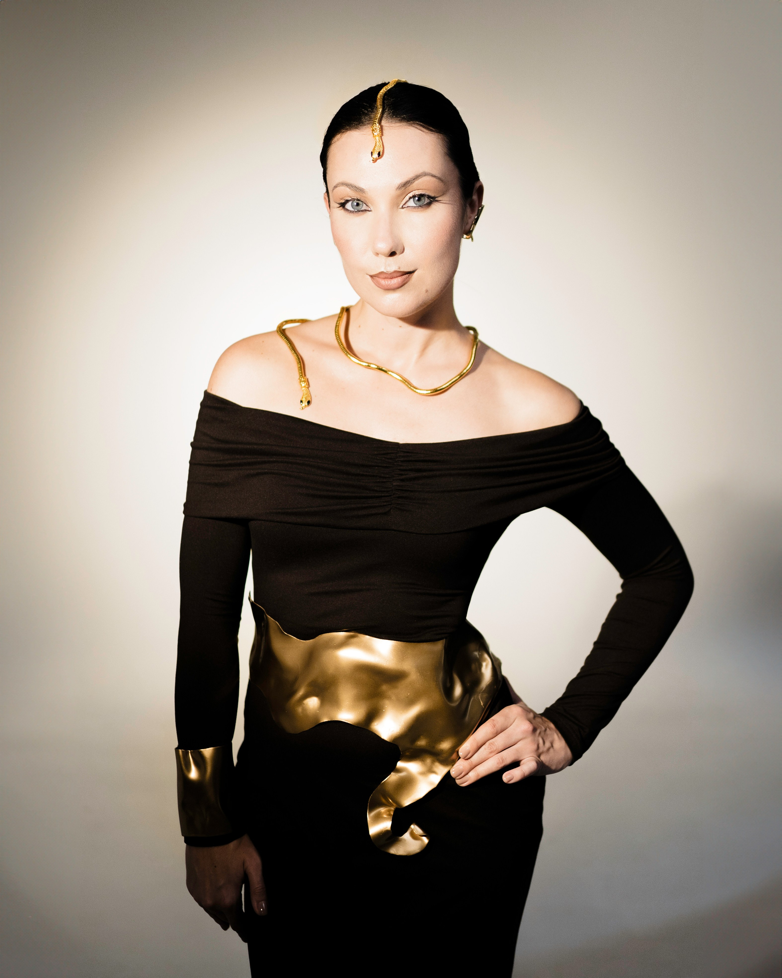 Образ для ведущей мероприятий в стиле «Год змеи». Стилист медийных личностей