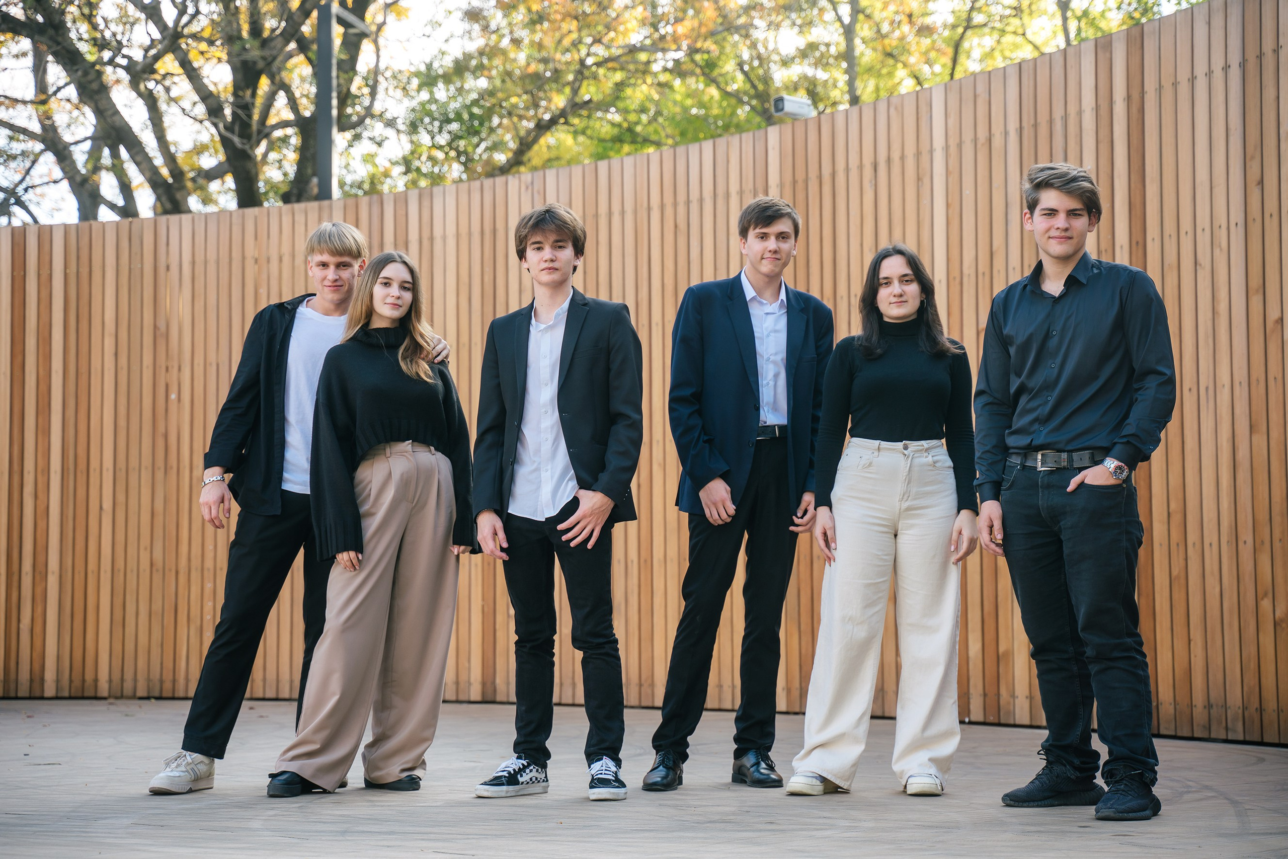 Фотографии с друзьями. Выпускные альбомы, школьные фотосессии в городе Новороссийске