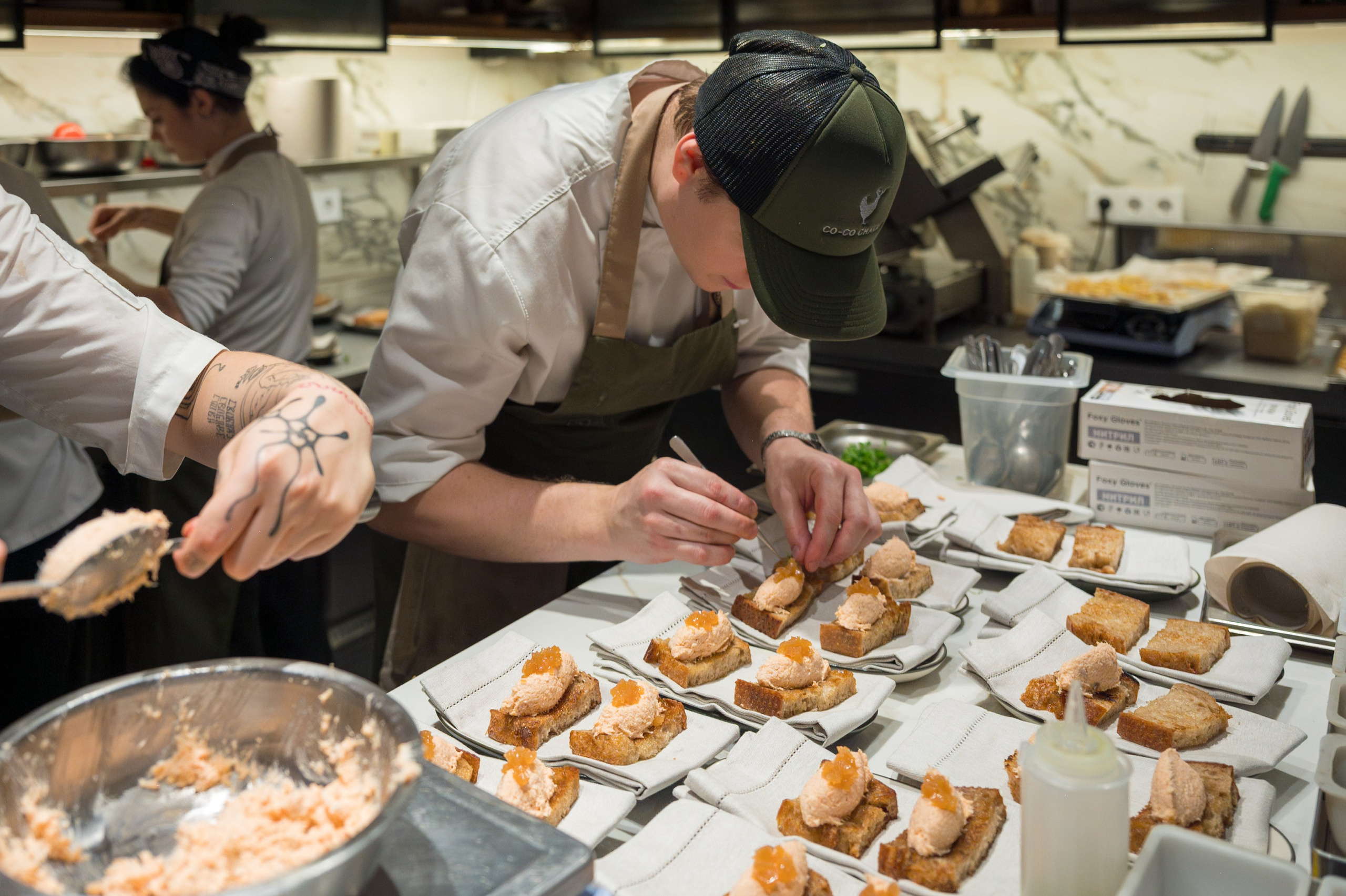 Гастрономический ужин в ресторане Co-Co Chalet. Репортажный фотограф в Красной Поляне и Сочи Павлюченко Екатерина