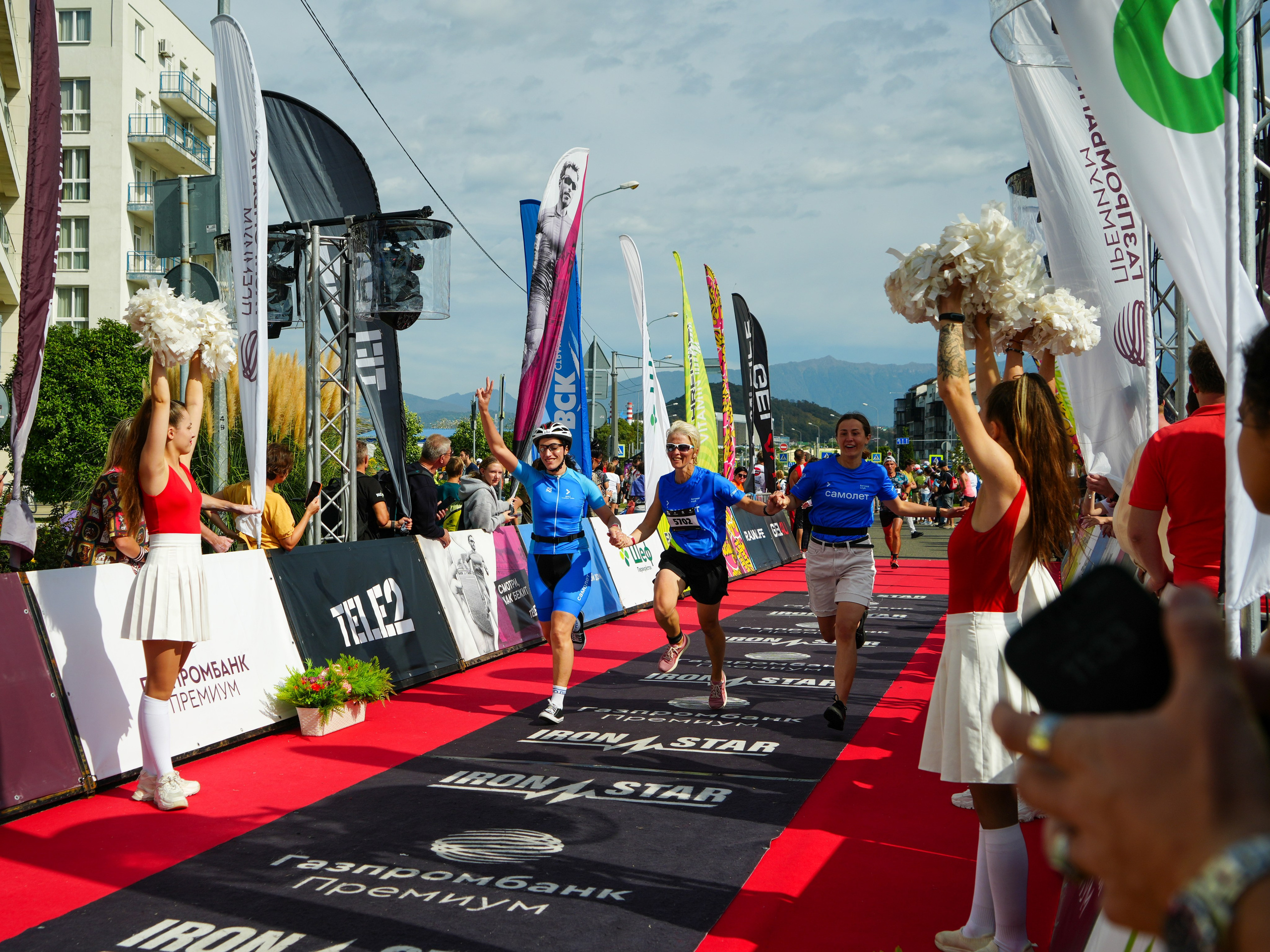 Фотоотчет партнерской интеграции для компании TELE2 на фестивале Ironstar. Репортажный фотограф в Красной Поляне и Сочи Павлюченко Екатерина