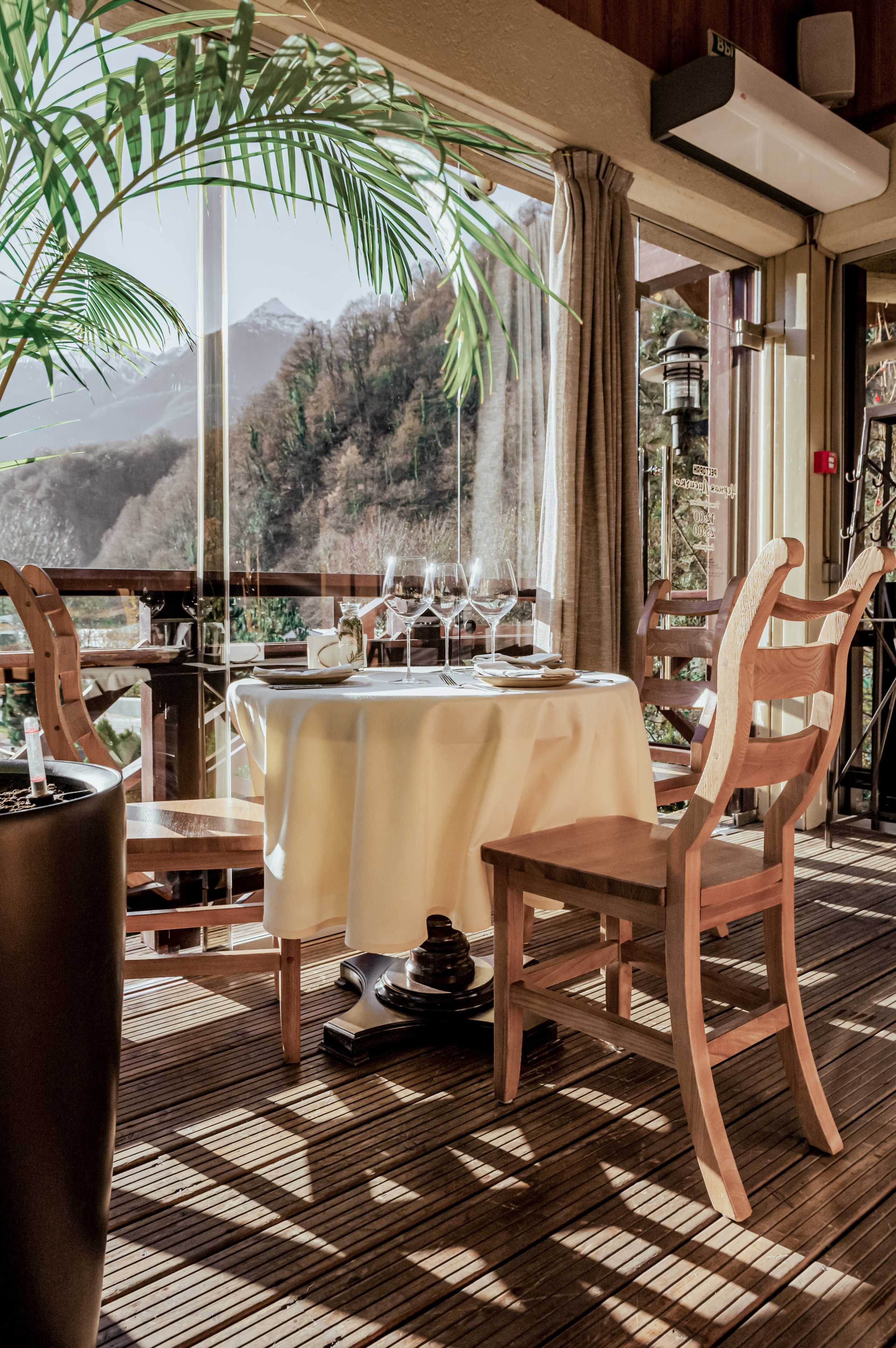 Ресторан «Черная Лисичка» на курорте Газпром Поляна. Репортажный фотограф в Красной Поляне и Сочи Павлюченко Екатерина