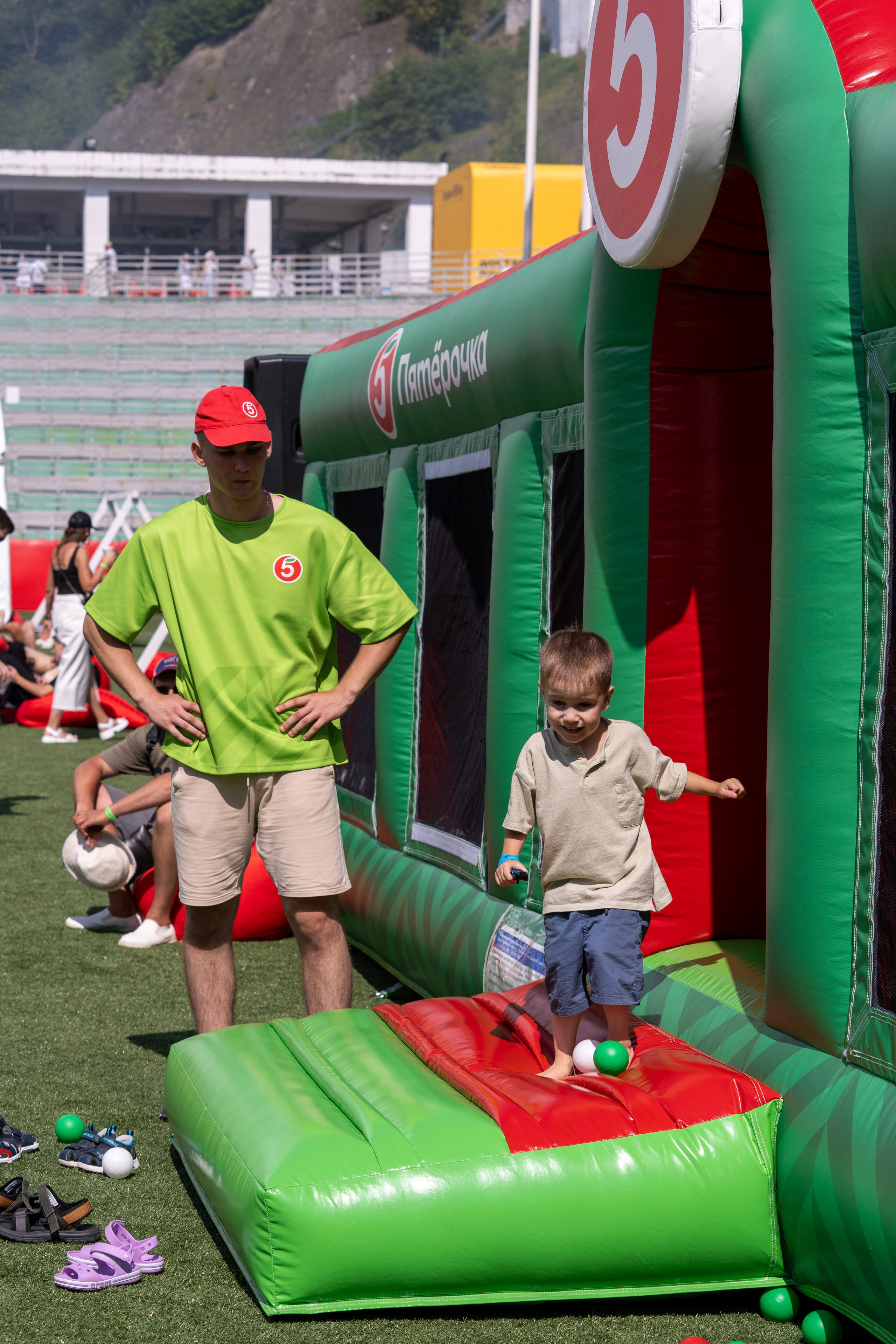 Фотоотчет партнеской интеграции для сети «Пятерочка» на фестивале «Grounded». Репортажный фотограф в Красной Поляне и Сочи Павлюченко Екатерина