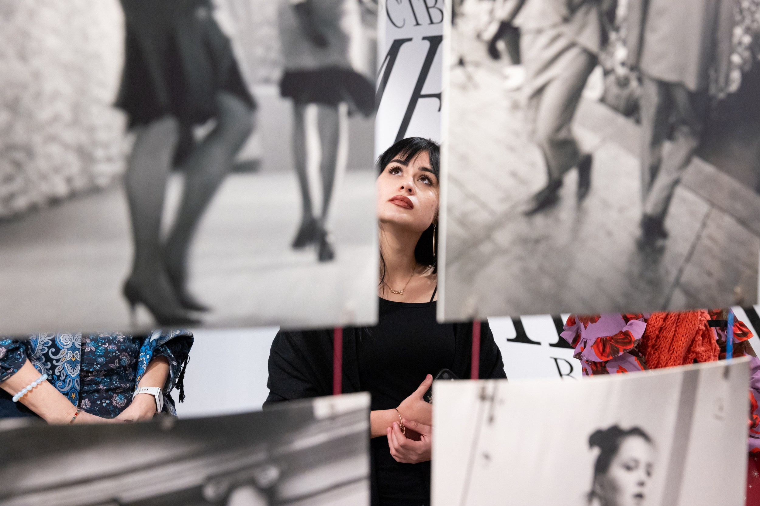 Вернисаж выставки «Между строчками. Швейное мастерство и модная индустрия в Туле 1970-1990-х» в Доме Крафта (28 ноября 2025). Репортажный фотограф Алексей Пирязев