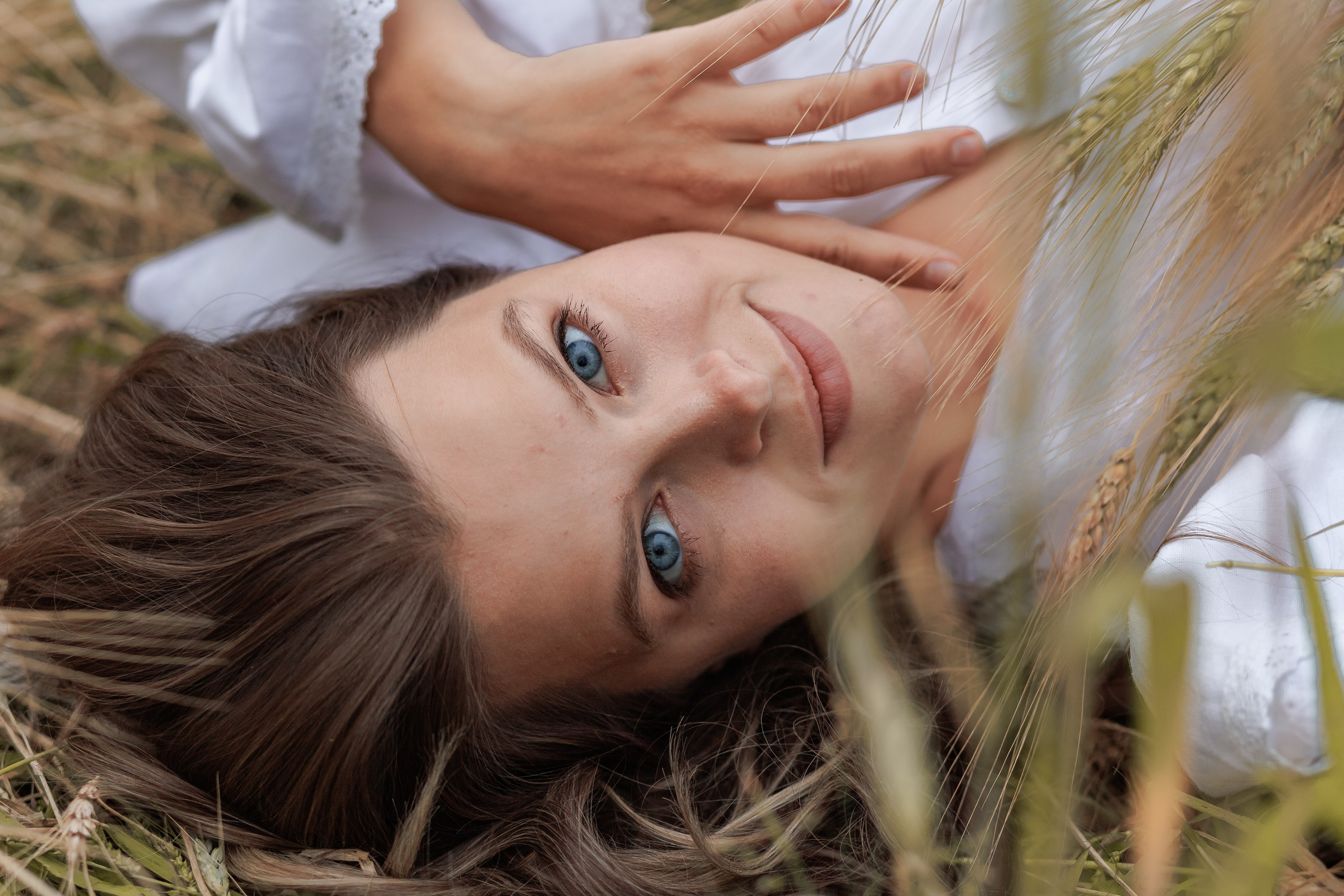 Татьяна в поле. Ирина Мезенцева | Женский и предметный фотограф | г. Омск