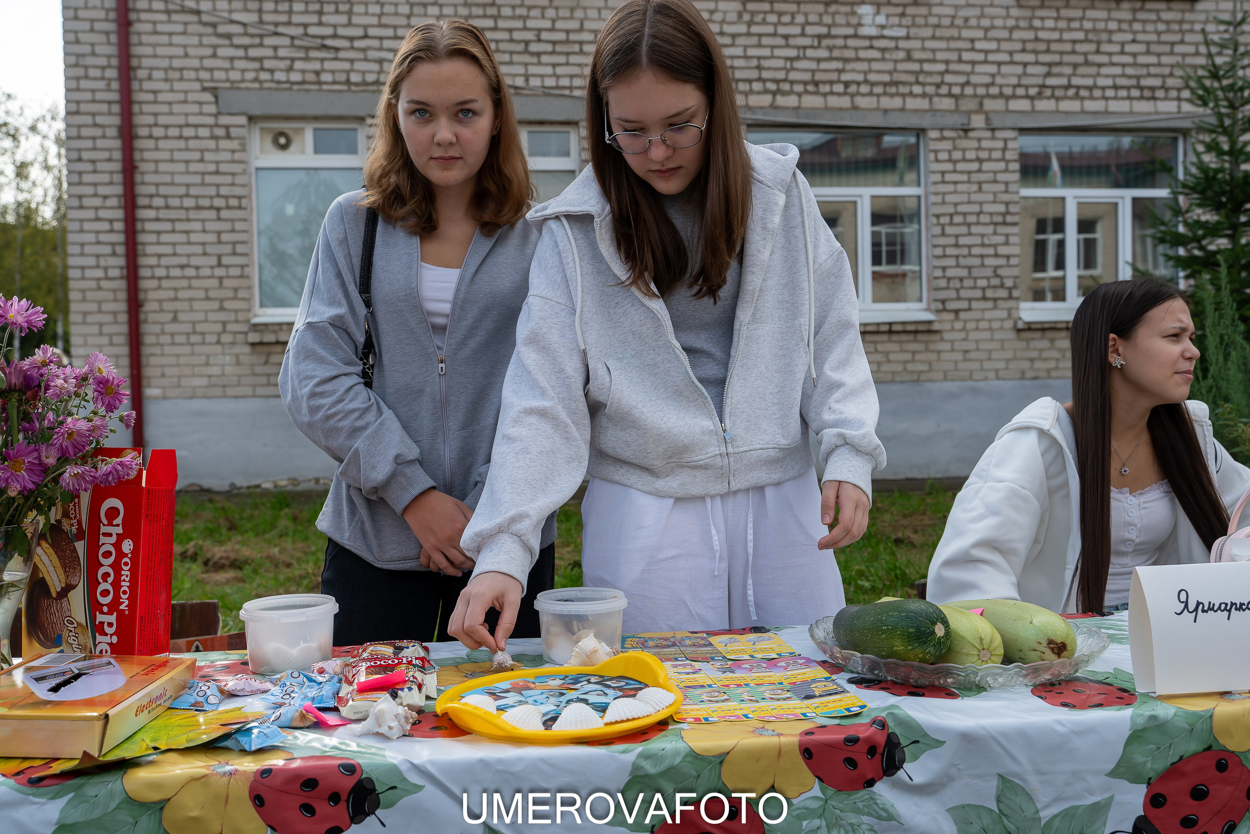 Благотворительная ярмарка в Гимназии № 5. Фотограф в детский сад в Екатеринбурге, выпускные альбомы Юлия Умерова