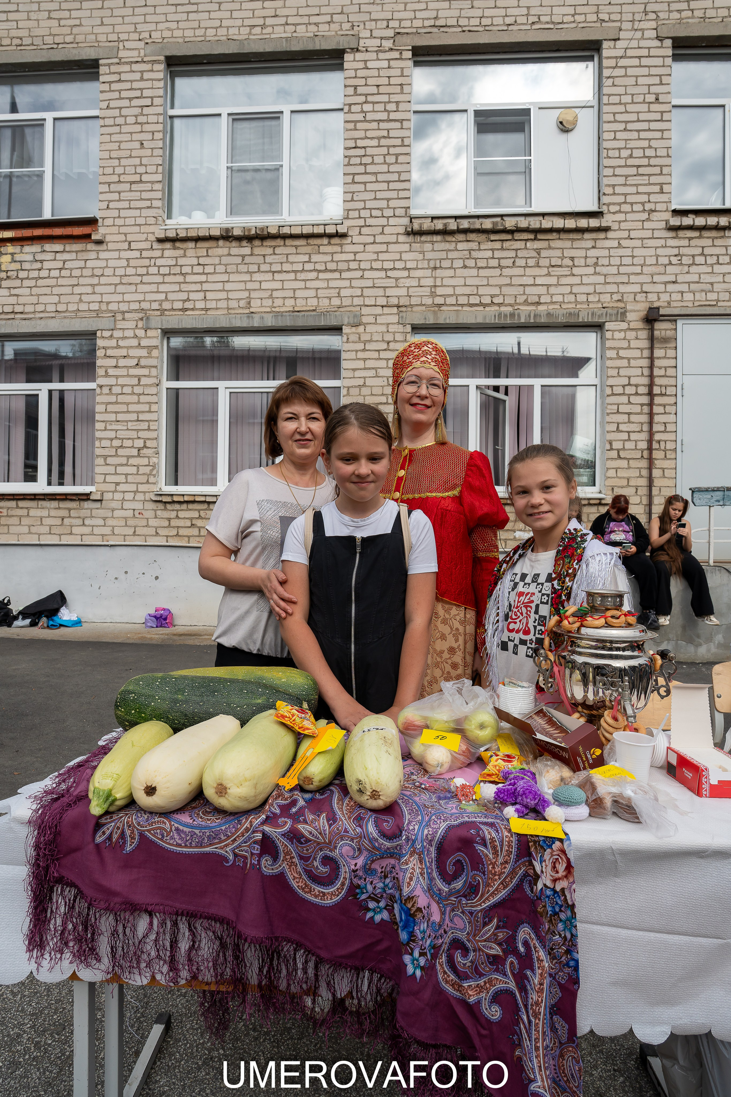 Благотворительная ярмарка в Гимназии № 5. Фотограф в детский сад в Екатеринбурге, выпускные альбомы Юлия Умерова