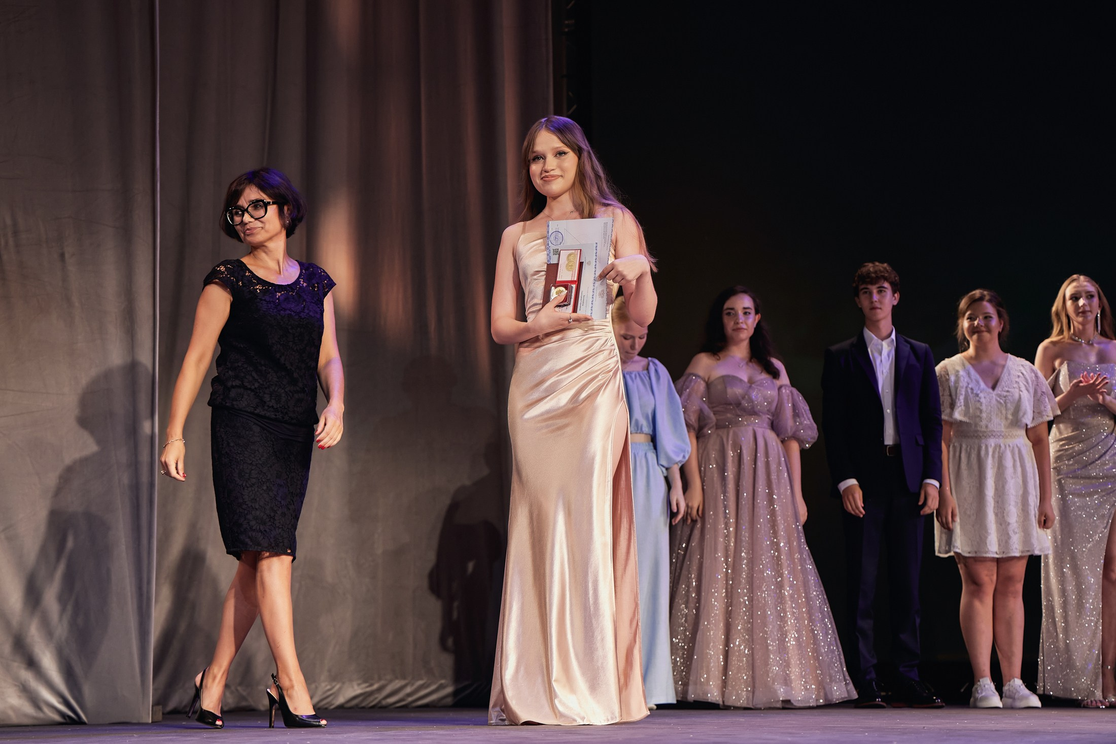 Фотограф на выпускной. Свадебный репортажный и фуд фотограф в Барнауле Гайфулин Виталий