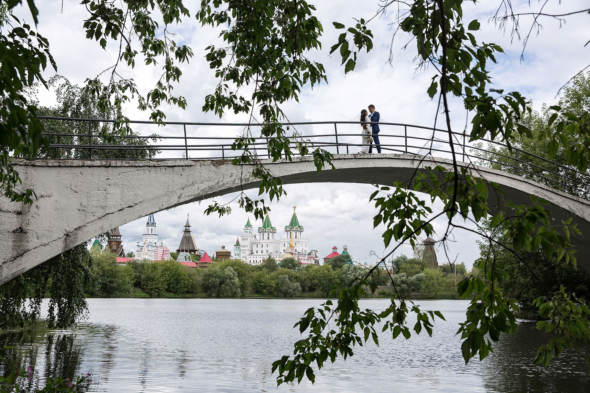 Прогулка, фотосессия жениха и невесты. Свадебная съемка. Фотограф в Москве Валерий Боцман