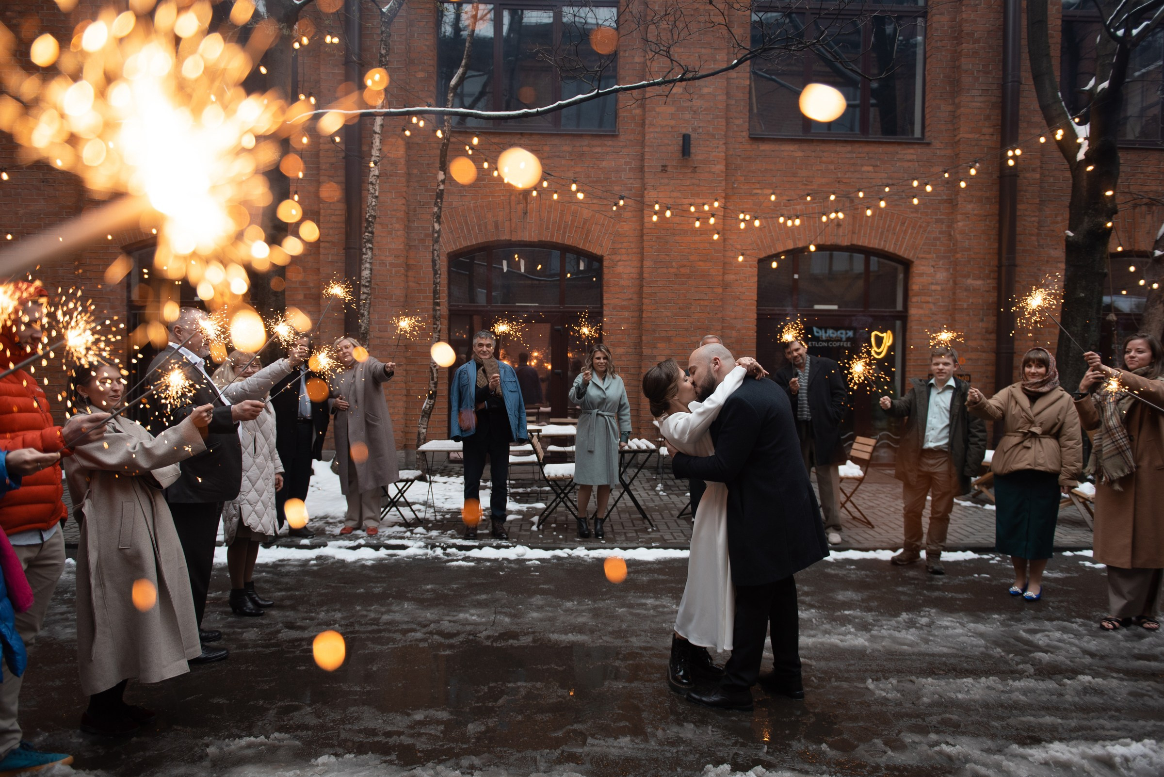 свадебный банкет в весеннем лофте