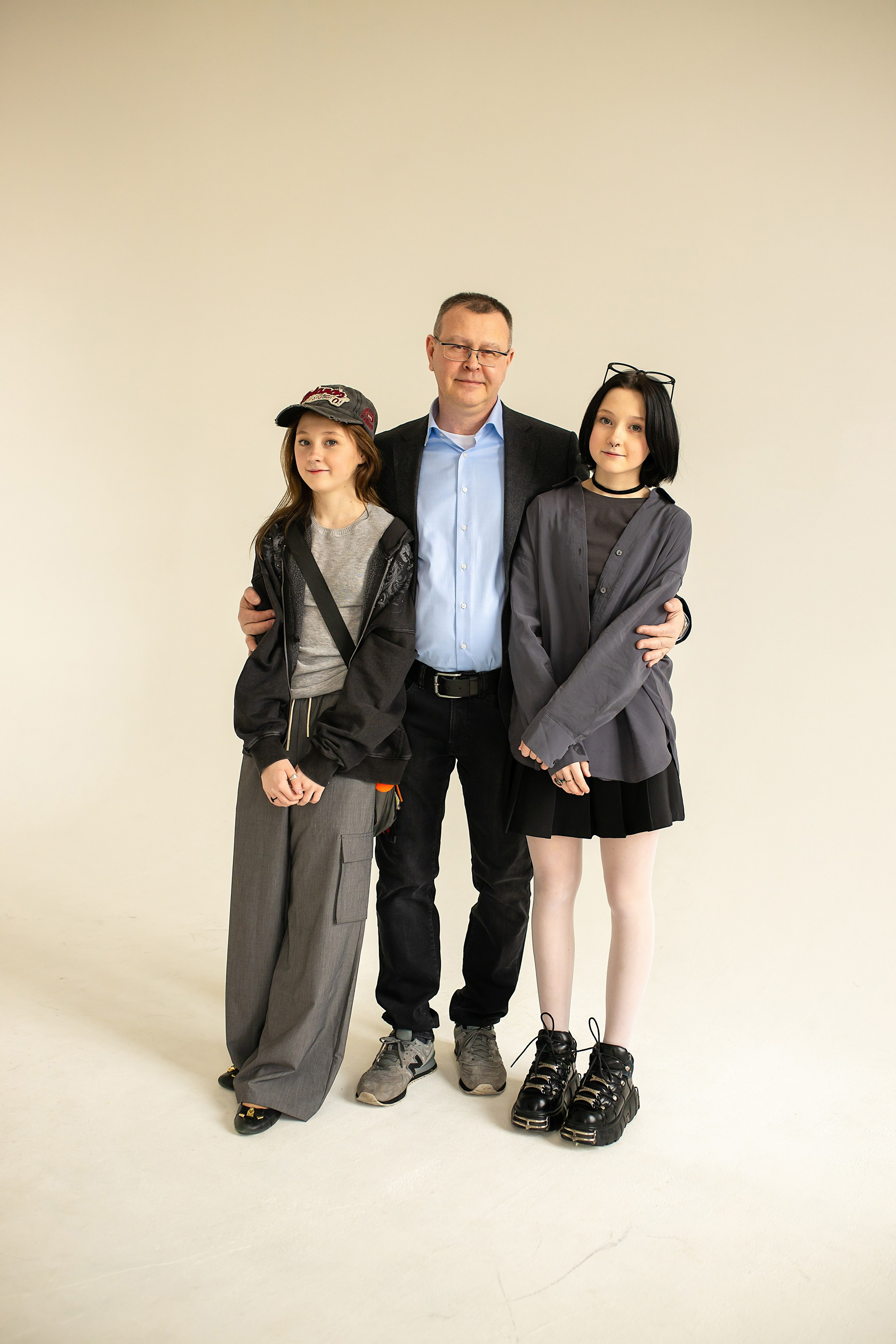 Семейная фотосессия на циклораме с естественным светом. Фотограф в Железнодорожном и Балашихе