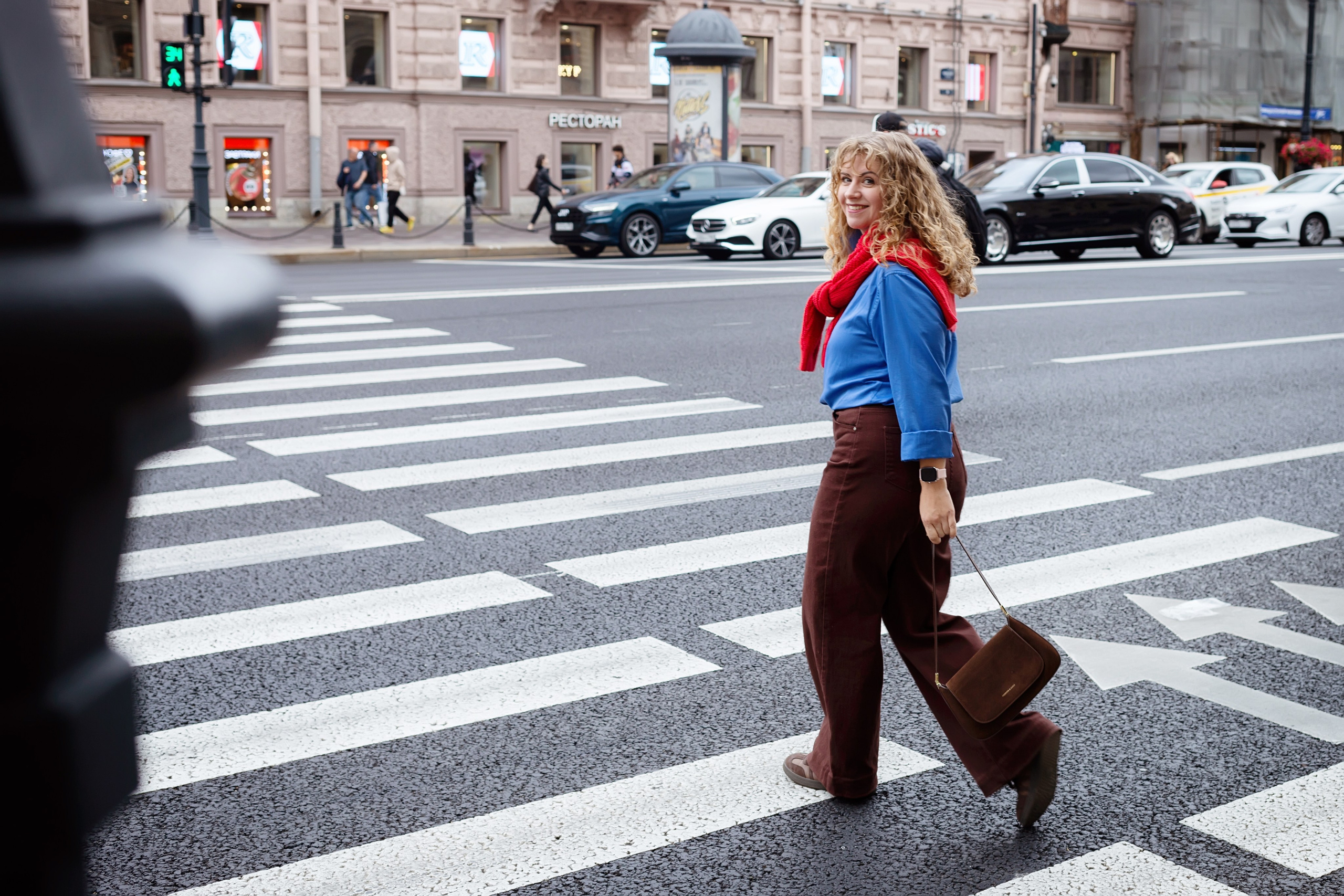 Фотосессия в СПб и книжном магазине Подписные издания. Портретные фотосессии, контент-съемки, репортаж
