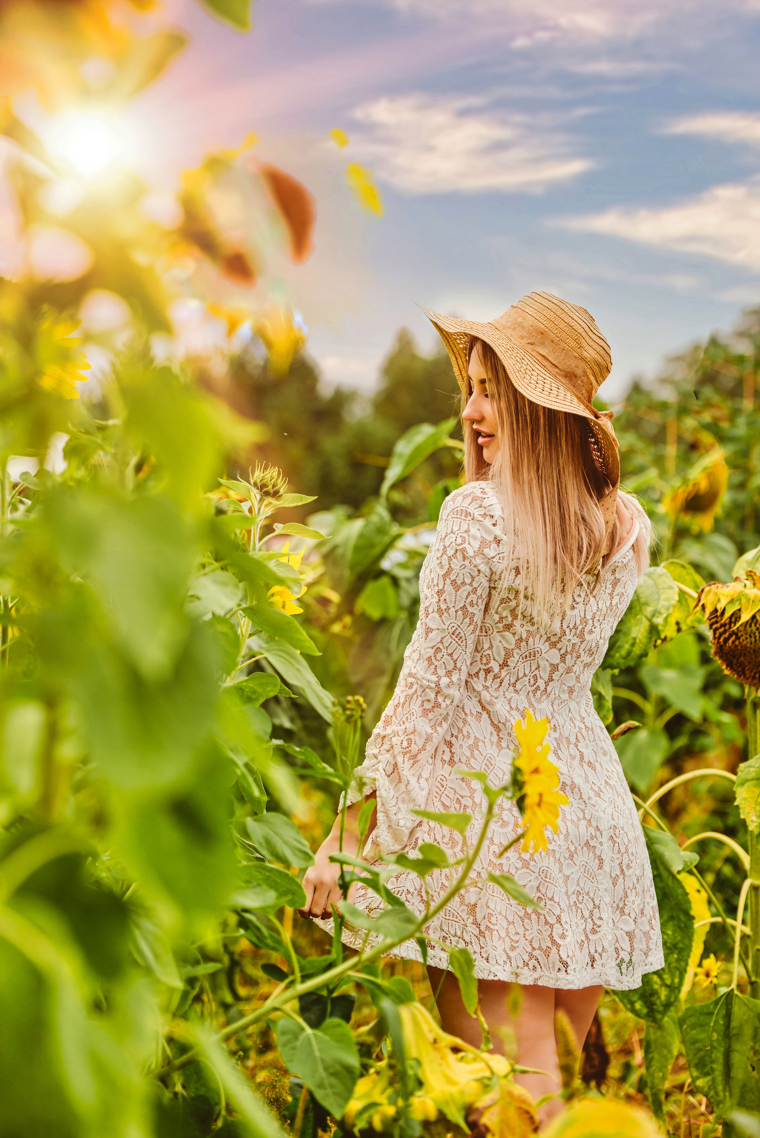 Фотосессия в подсолнуховом поле в Иркутске