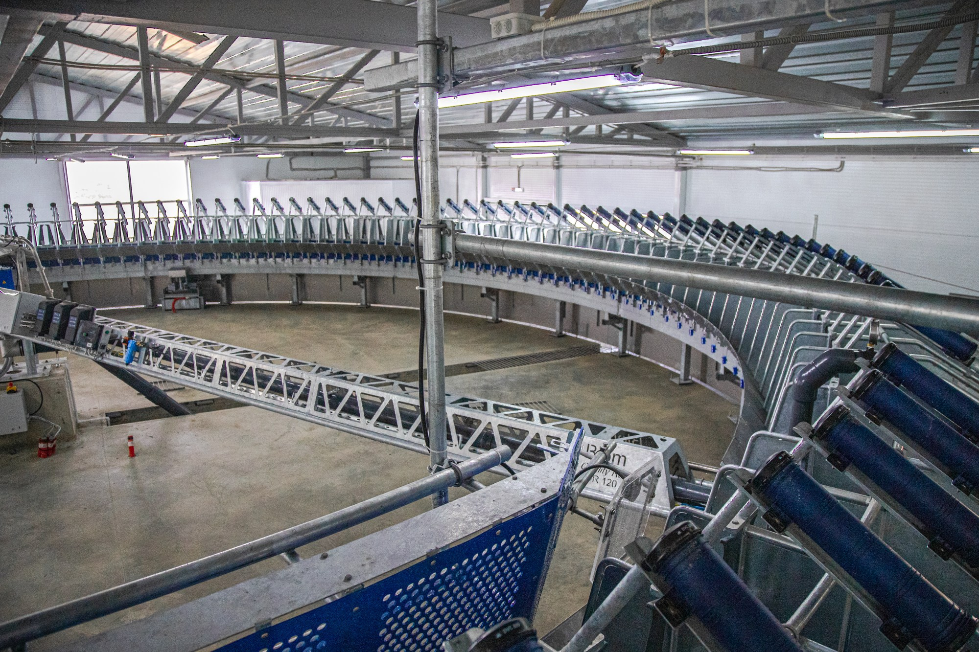 Открытие карусели для дойки скота. Репортажный, промышленный и маркетплейс-фотограф Дмитрий Чернат