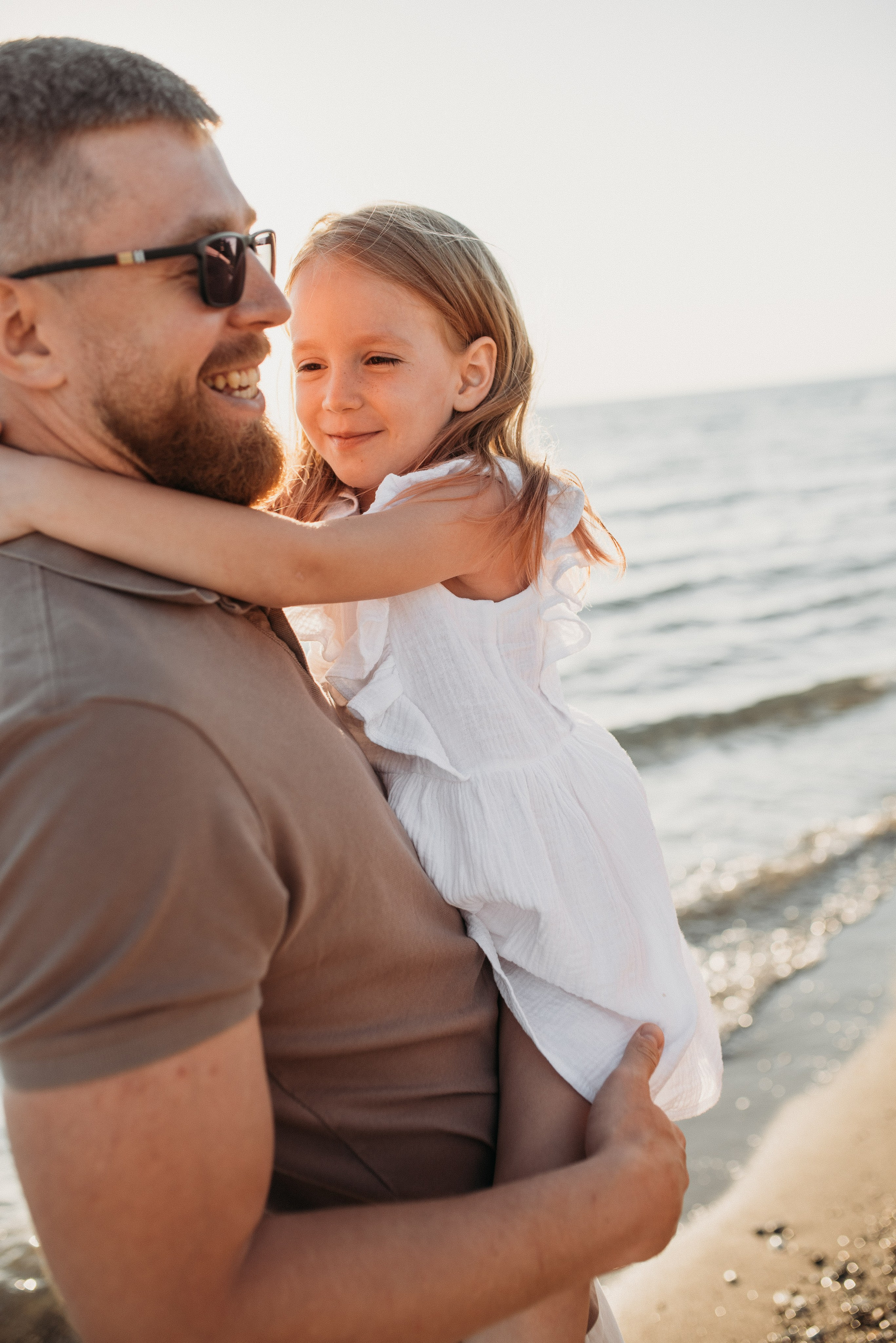Семейная фотосессия в Головинке на берегу моря на закате. Фотограф в Сочи — Маргарита Поганова