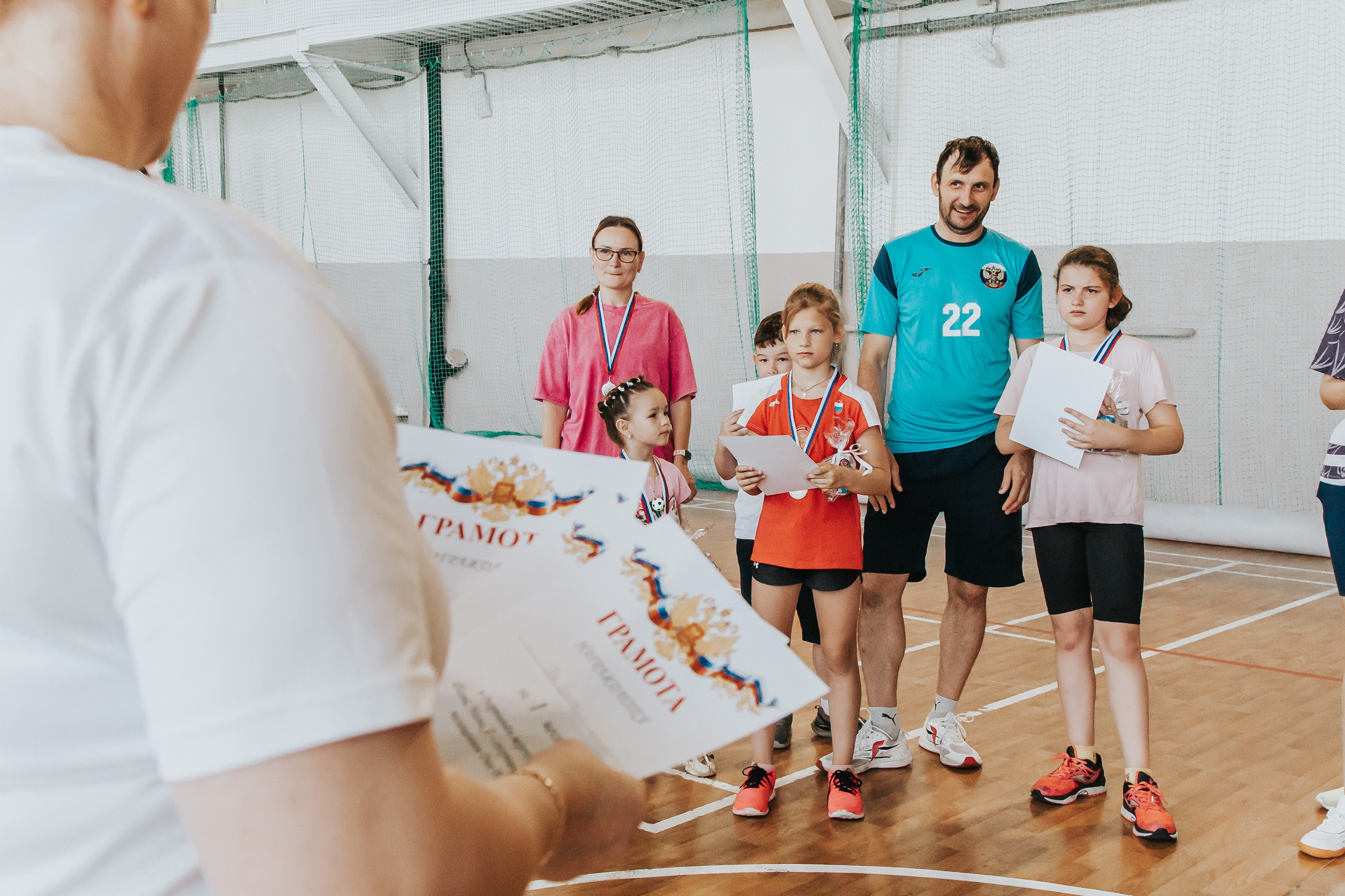 Репортажная спортивная съемка г. Королев стадион Металлист «папа, мама, я — спортивная семья». Юлия Егорова | Свадебный фотограф, семейный фотограф Москва, МО • Портреты • репортажи • день рождения • Love Story • дети