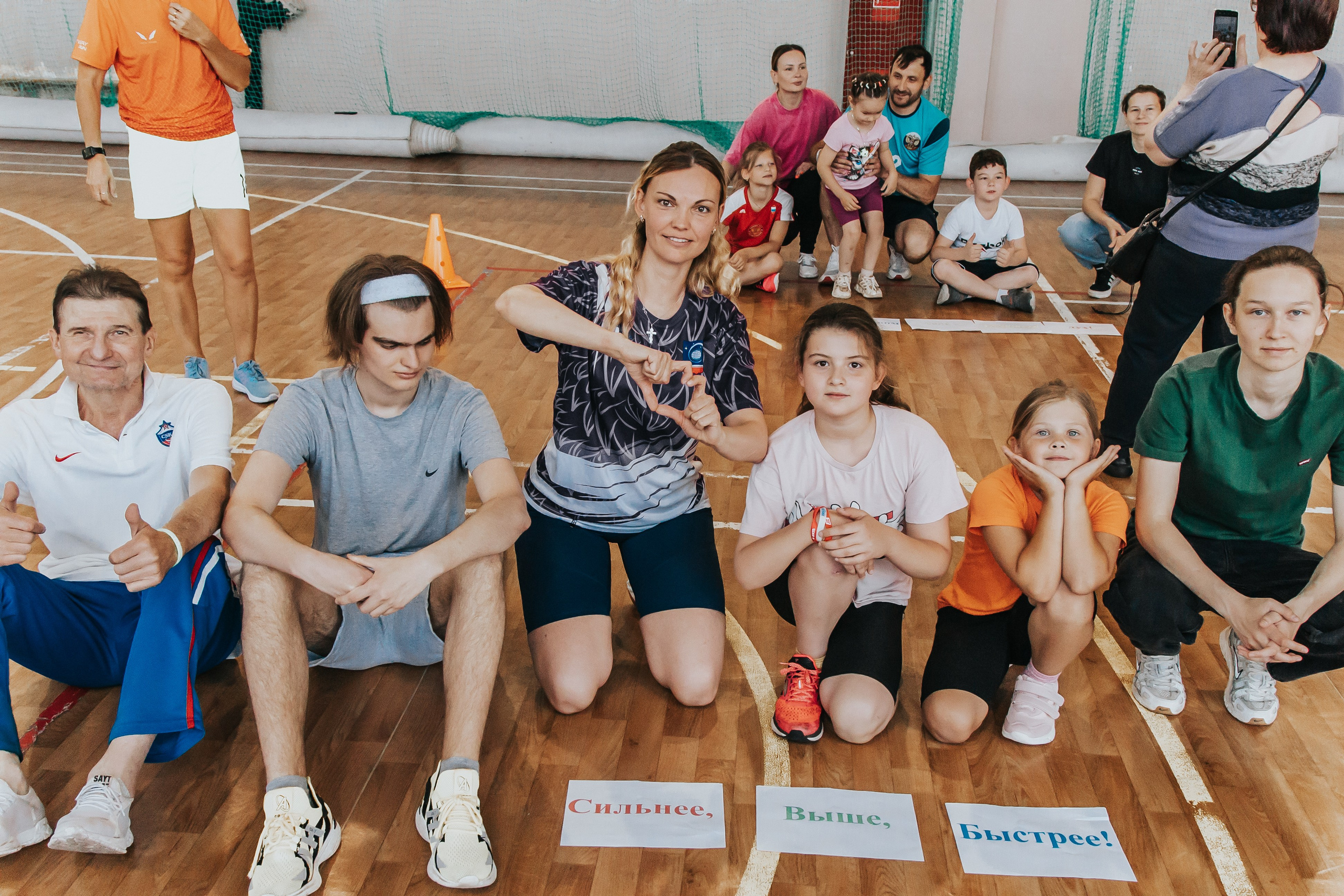 Репортажная спортивная съемка г. Королев стадион Металлист «папа, мама, я — спортивная семья». Юлия Егорова | Свадебный фотограф, семейный фотограф Москва, МО • Портреты • репортажи • день рождения • Love Story • дети