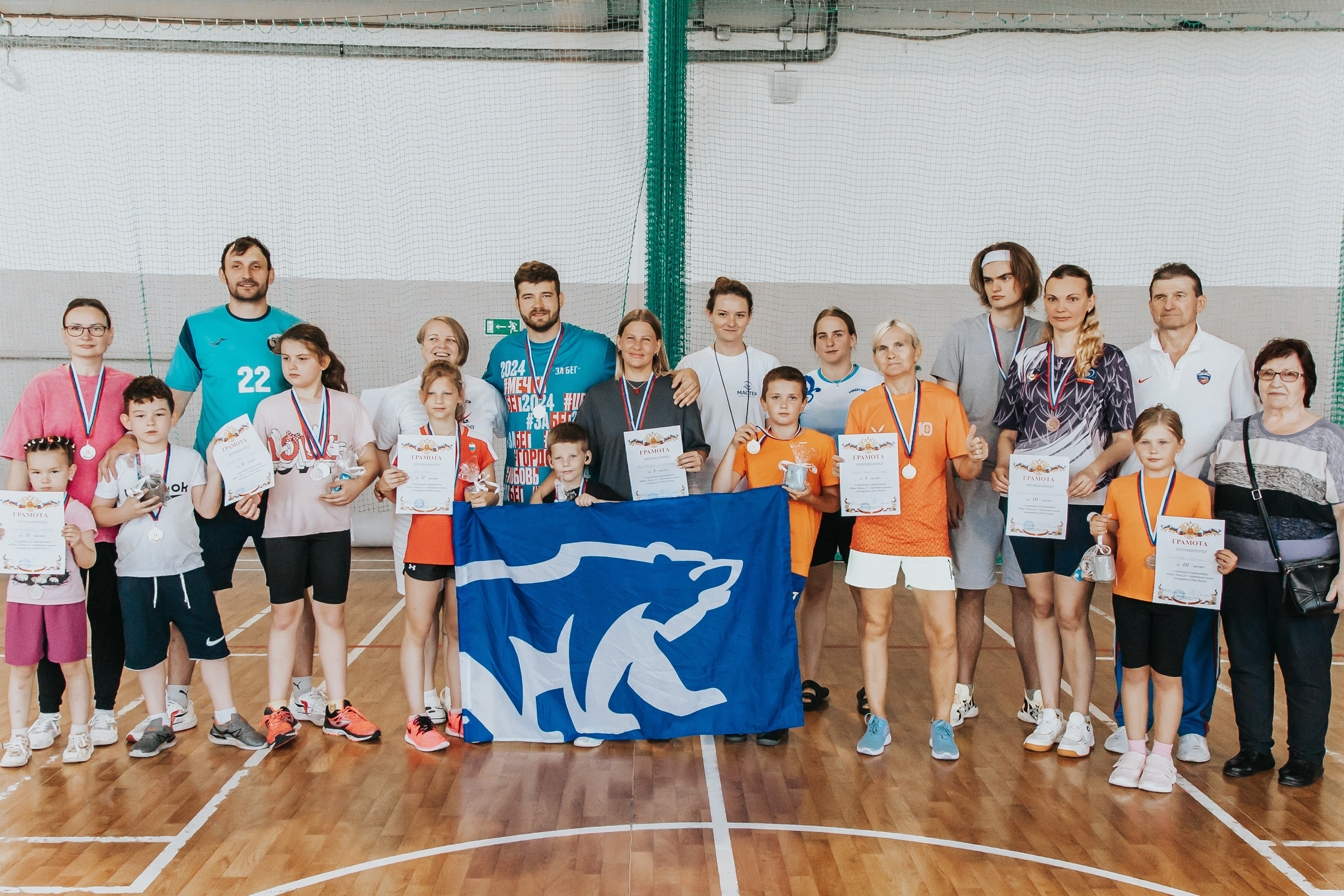 Репортажная спортивная съемка г. Королев стадион Металлист «папа, мама, я — спортивная семья». Юлия Егорова | Свадебный фотограф, семейный фотограф Москва, МО • Портреты • репортажи • день рождения • Love Story • дети