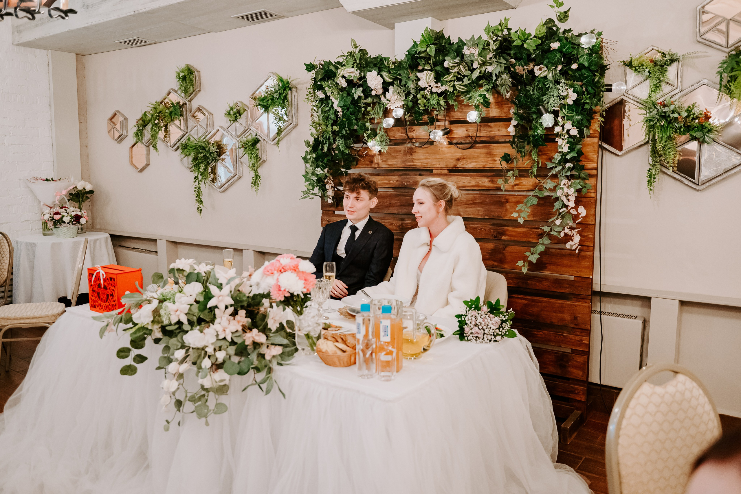 Свадебная фотосессия в музыкальном театре в г. Кемерово