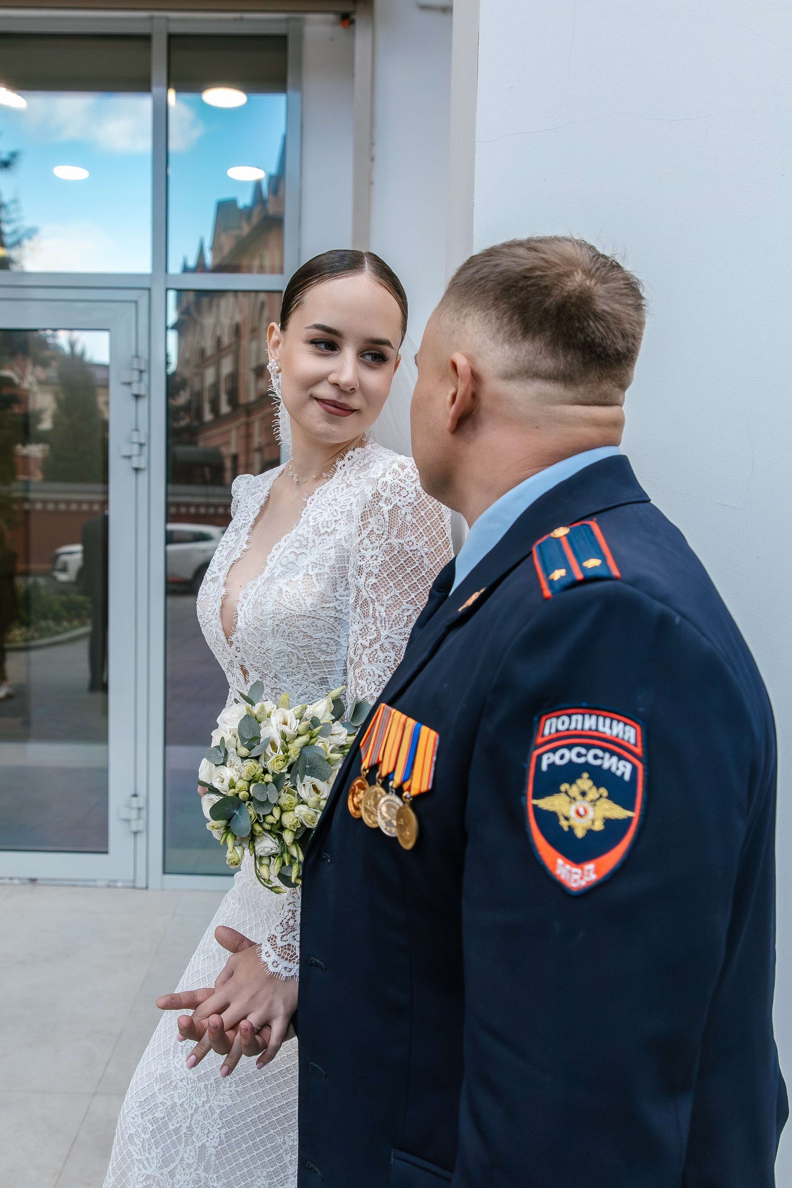 Свадебный фотограф в Москве и Домодедово, свадебная фотосессия в Таганском Дворце бракосочетания, свадебная фотосессия в Таганском ЗАГСе,  свадебная съёмка в центре Москвы, свадебная фотопрогулка по Котельнической набережной, свадебный фотограф Анна Авилочкина